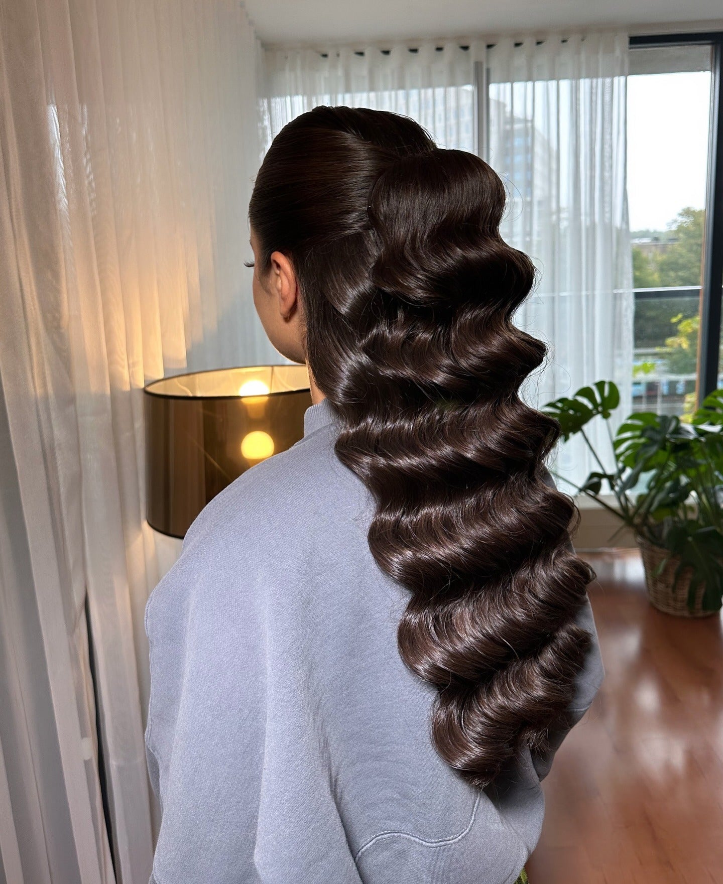 3.. Skulptierte Schokoladenglamwellen (lange Wellenfrisuren)