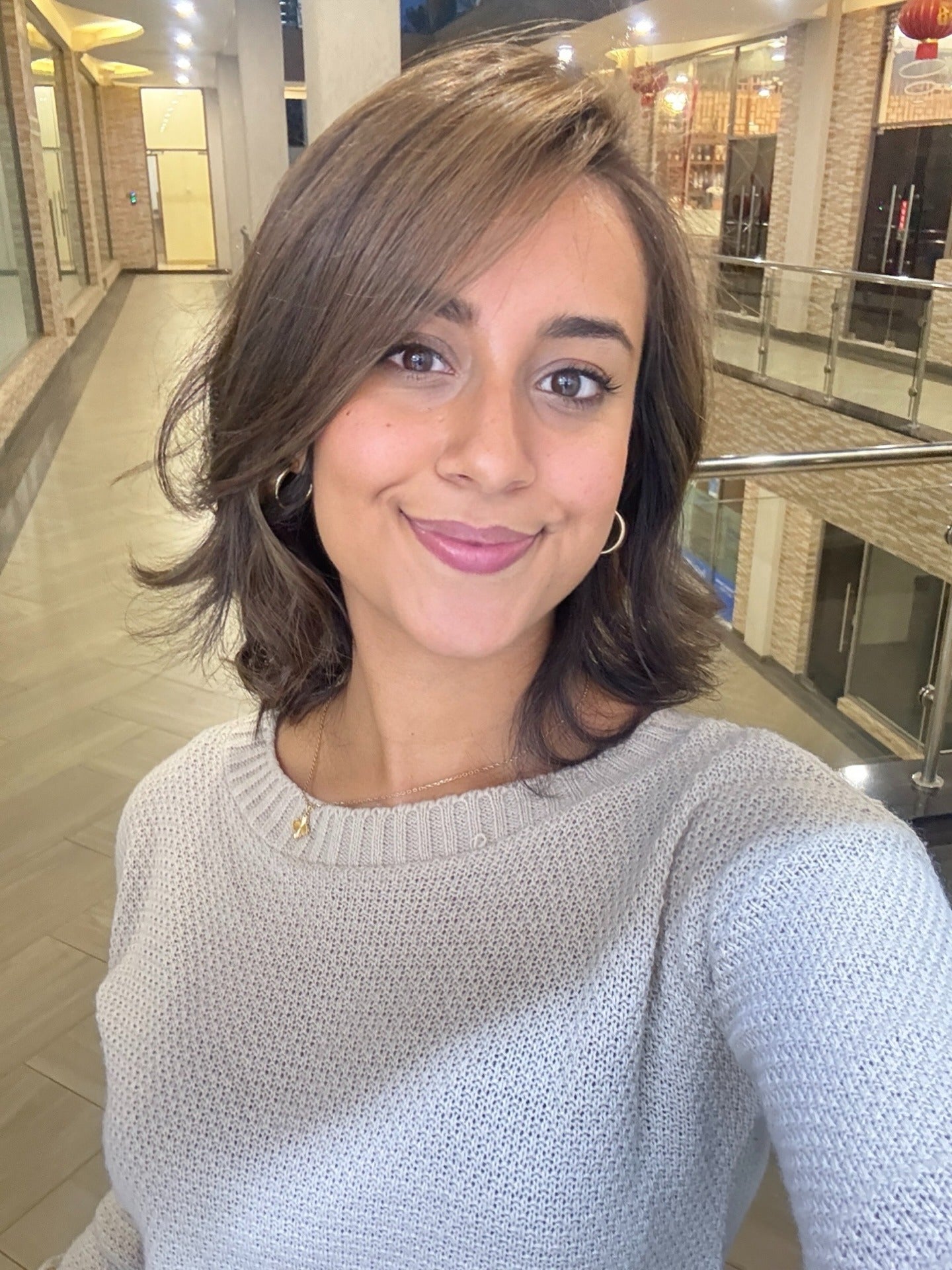 3.. Seitenschichten in warmer Brünette (kurze Schichthaarschnitte)