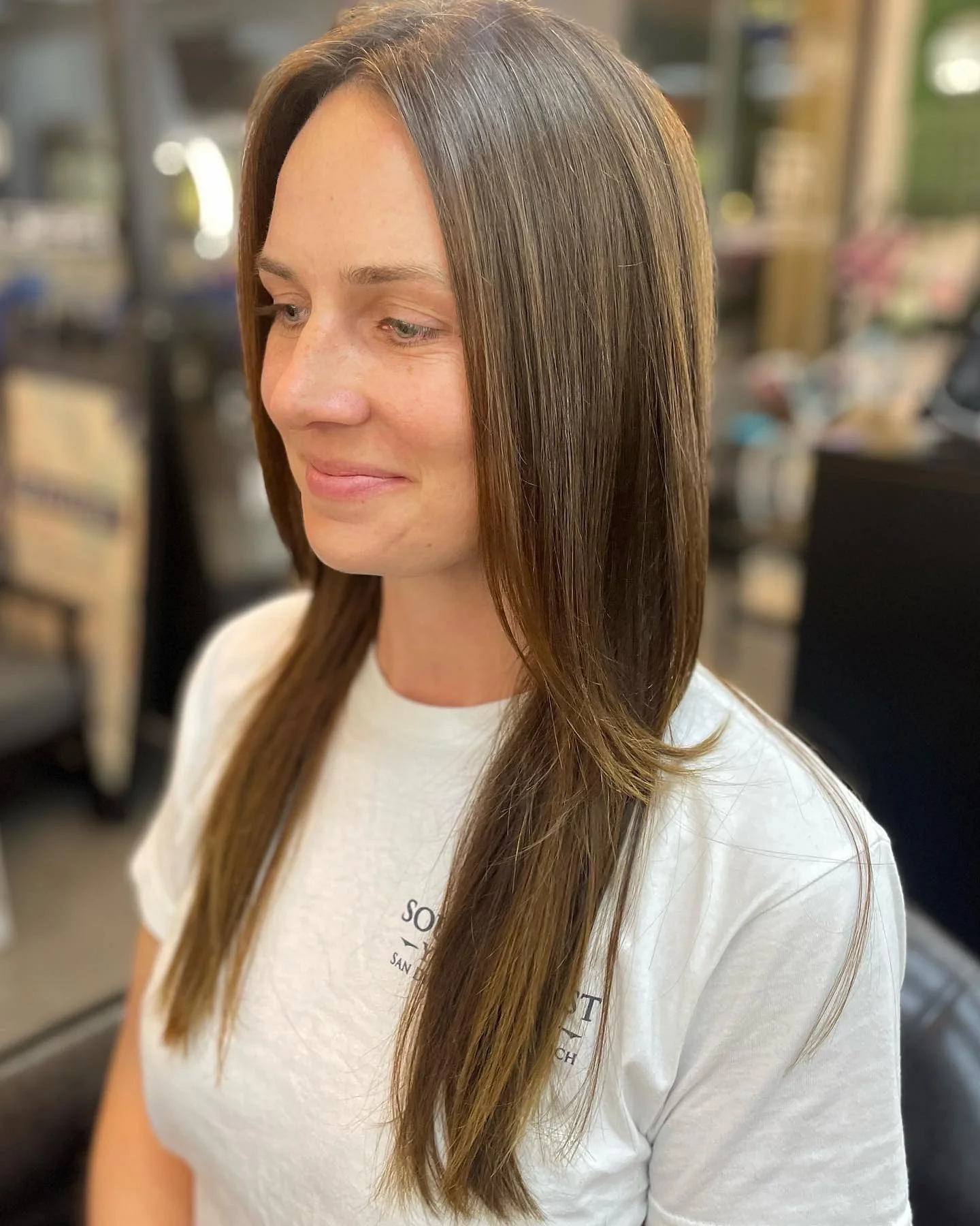 3. Glatte Walnussschichten mit dezenter Gesichtsumrahmung (langes, zotteliges Haar)