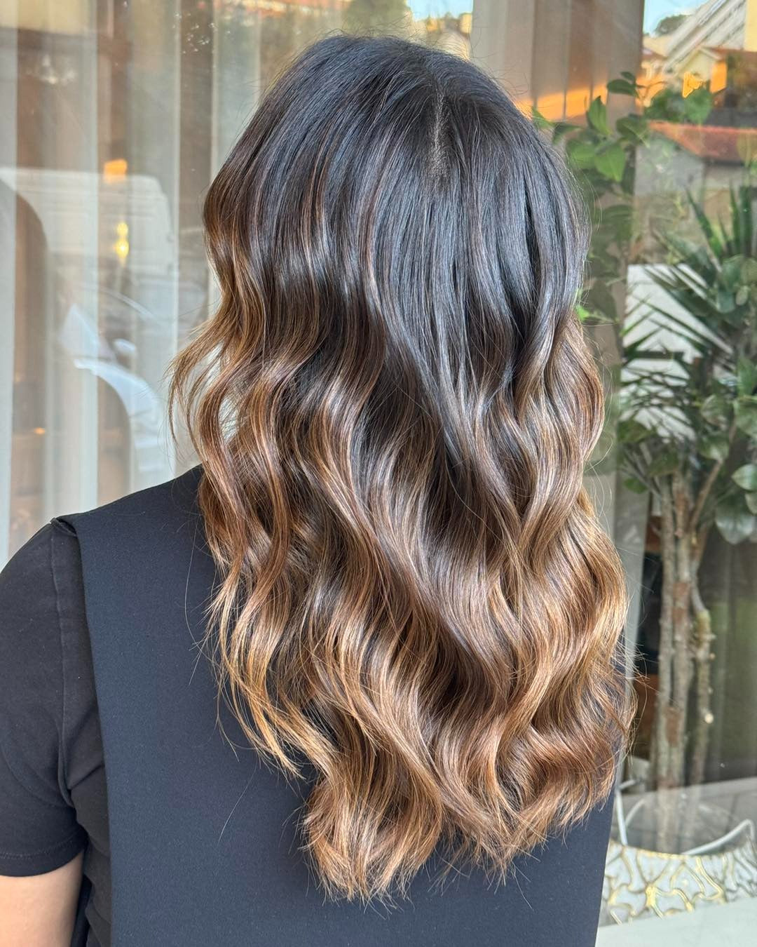 3.. Weiche Karamellschmelze (Brünette Balayage Haarfarbe)