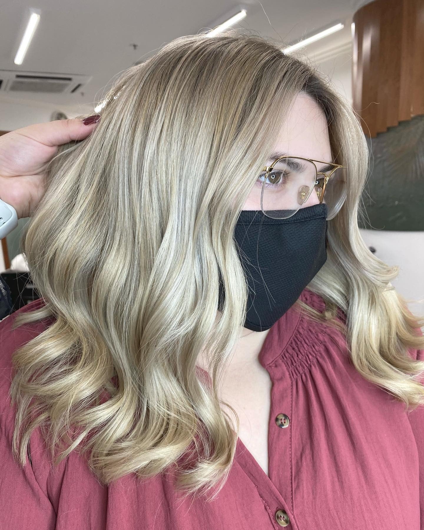 3. Soft Dimensional Champagne Blonde (Champagnerblonde Haarfarbe)