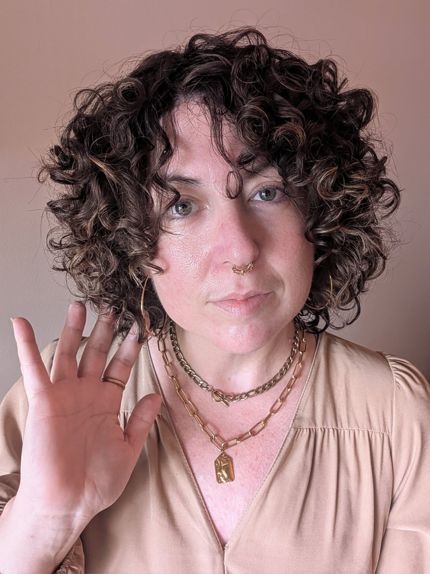 3. Strukturierter Bob mit leichten Strähnen (Wispy Pony für lockiges Haar)