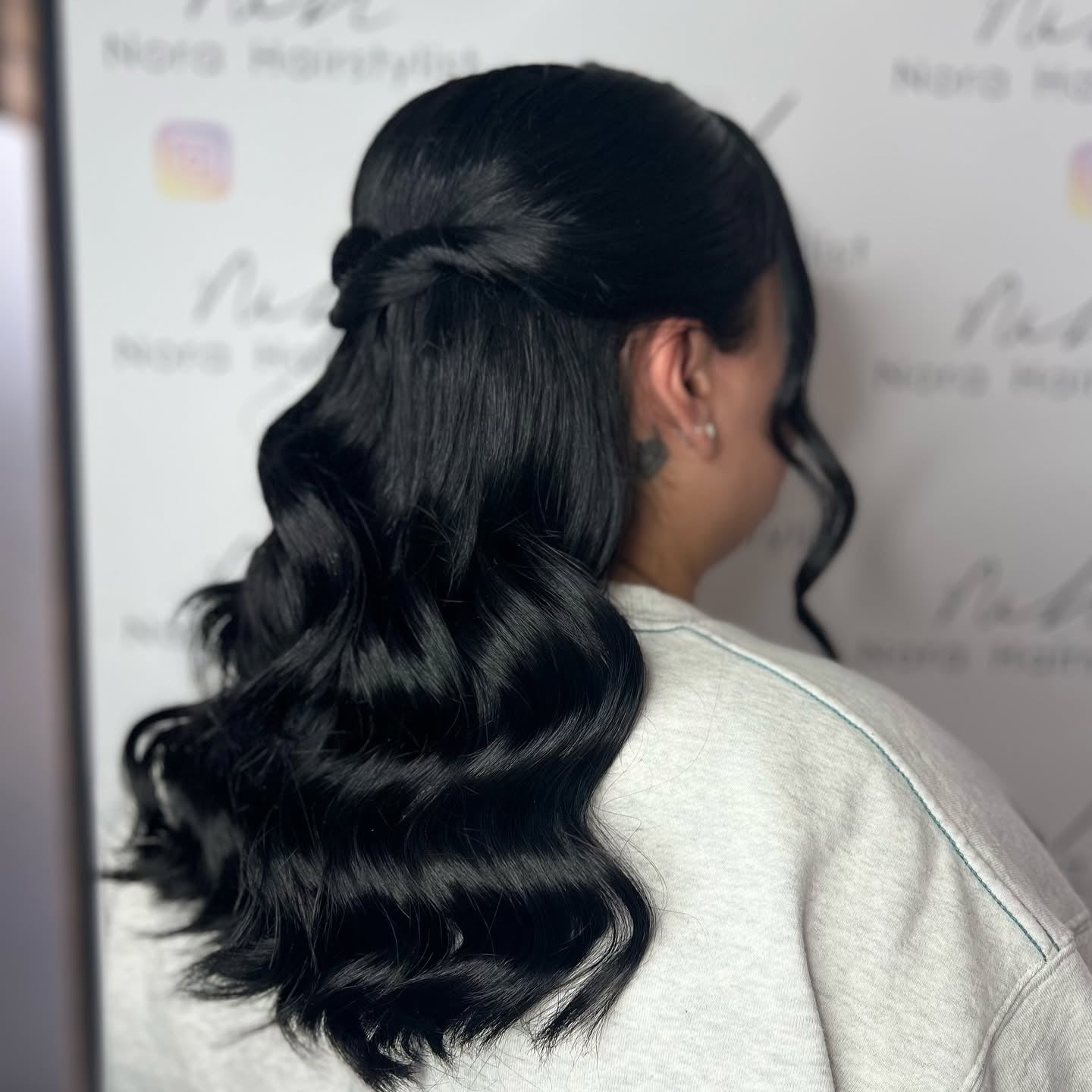 3.. Hälfte mit tiefen schwarzen Wellen mit tiefem Jet schwarzen (einfache Frisuren)