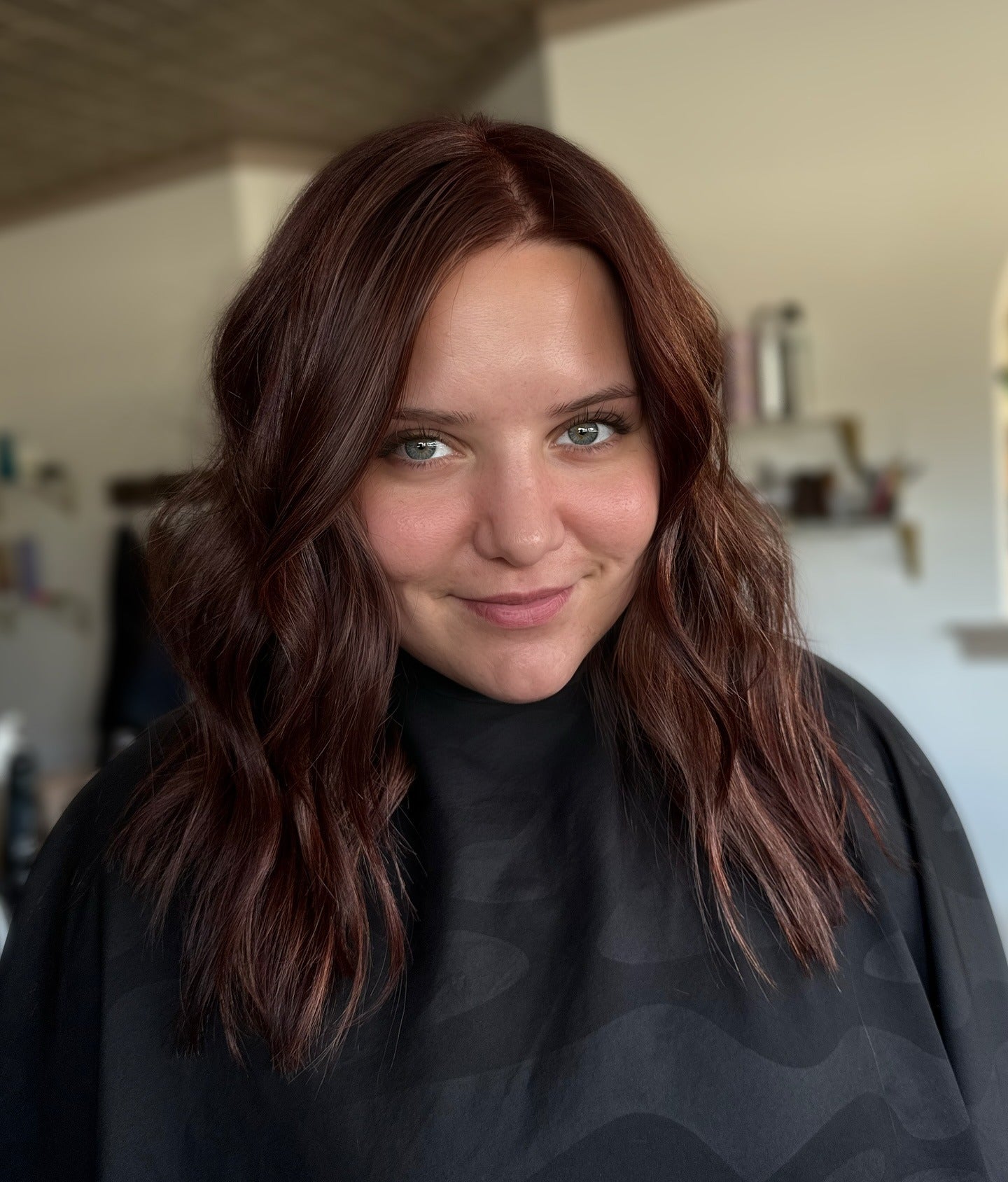 3. Warm kirschbraun mit strukturierter Lob (Schokoladenkirschhaarfarbe)