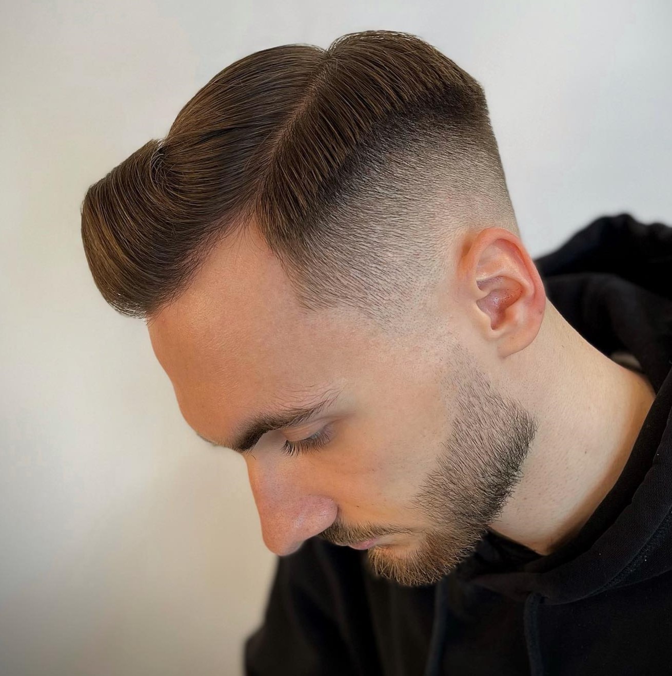 Kämmen über gemeißelten Verblassen