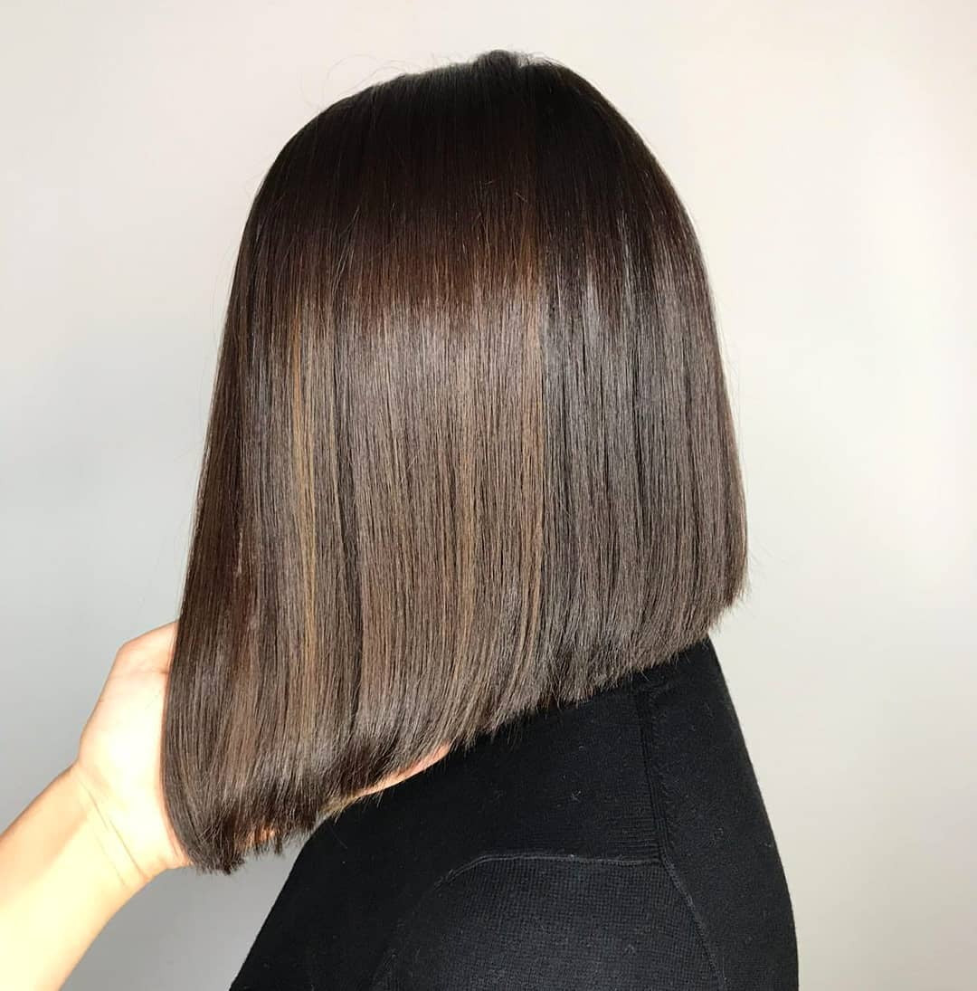 4. Stumpf gerade Schokoladenbob (asymmetrische Bob -Frisuren)