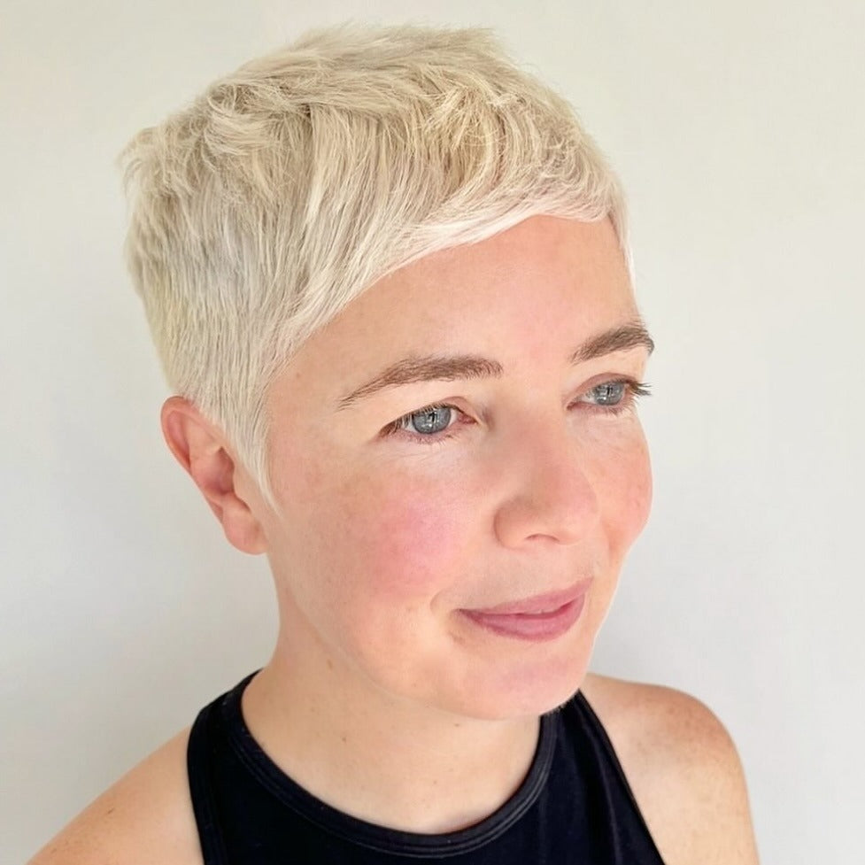 4. Klassische Platinernte (abgehackte Pixie -Haarschnitte)