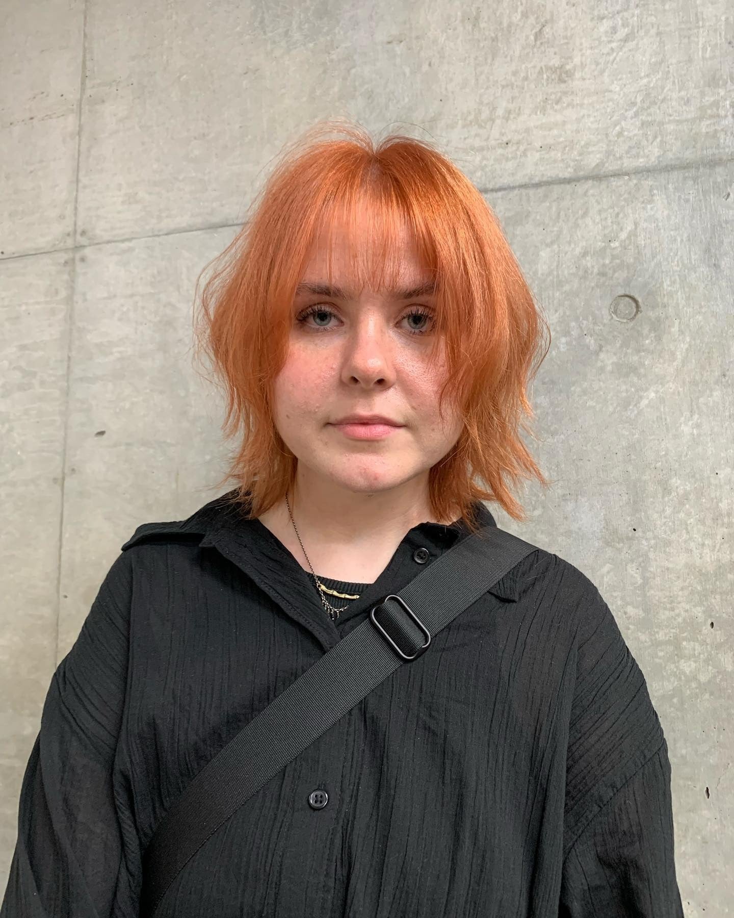 4. Kupfer, abgehacktes Bob mit wispy Fransen (geschichtete Bob -Frisuren)