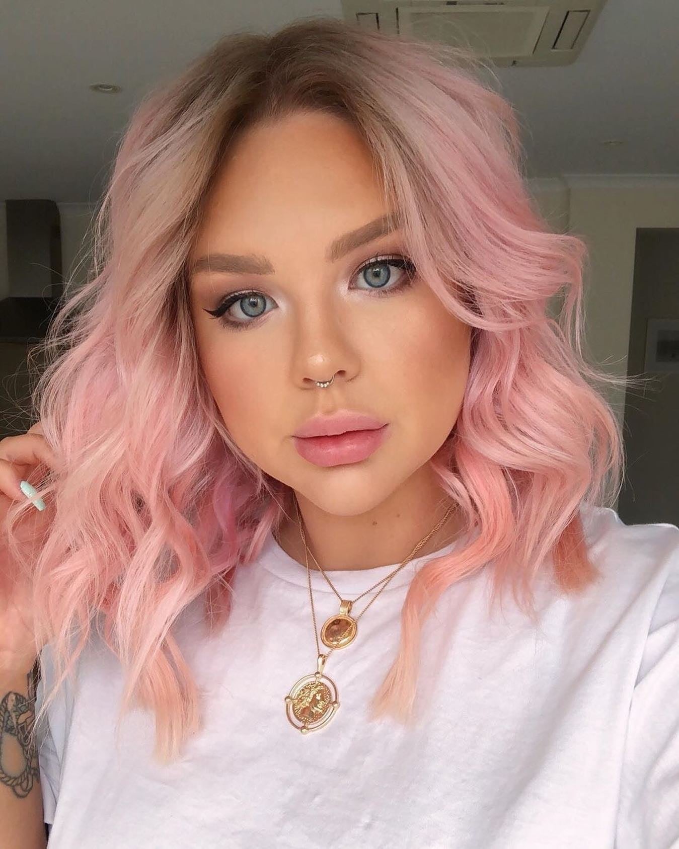 4. Cotton Candy Balayage Lob (Pastellrosa Haarfarbe)