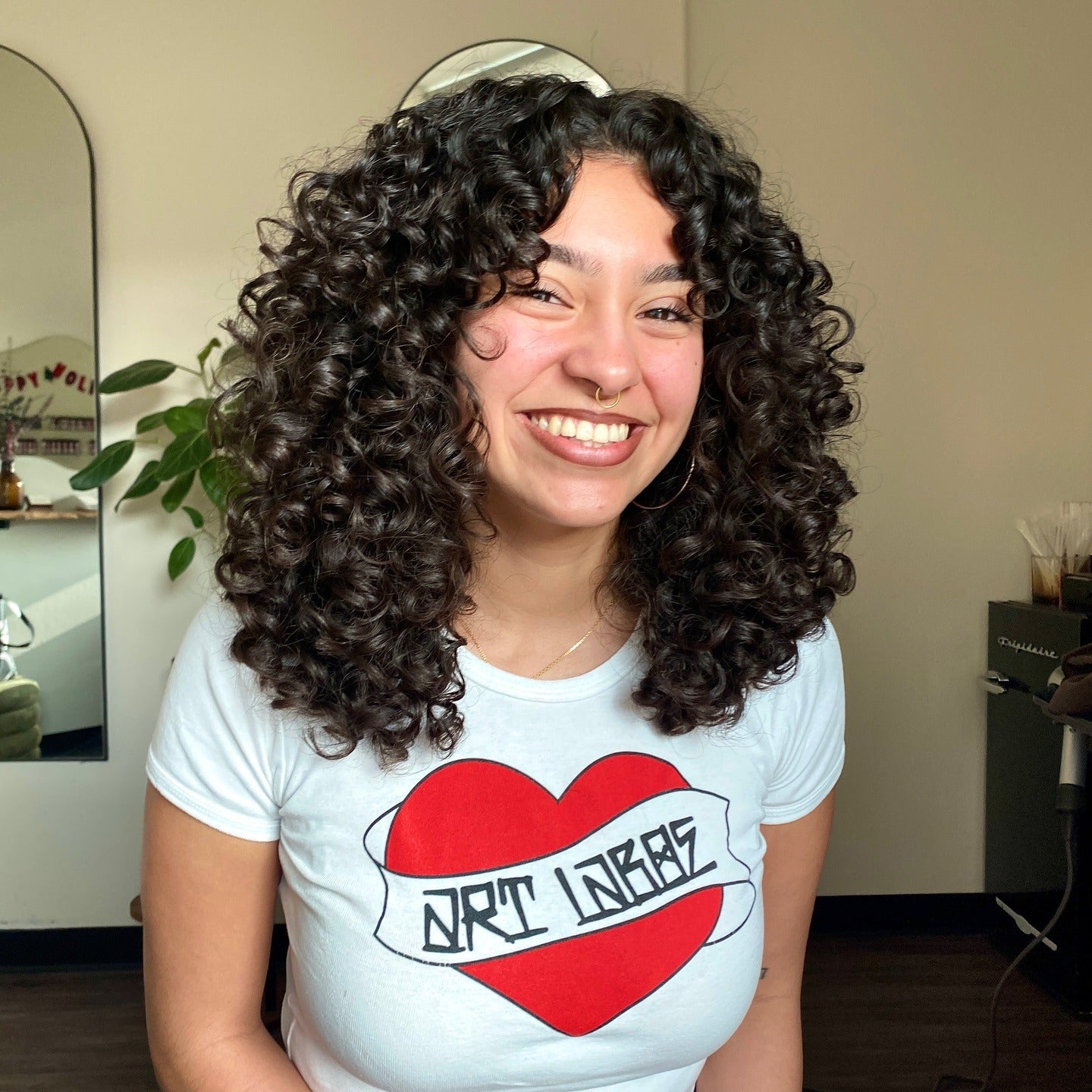 4. Curly Wolf geschnitten mit abgerundetem Volumen (geschichtete lockige Frisuren)