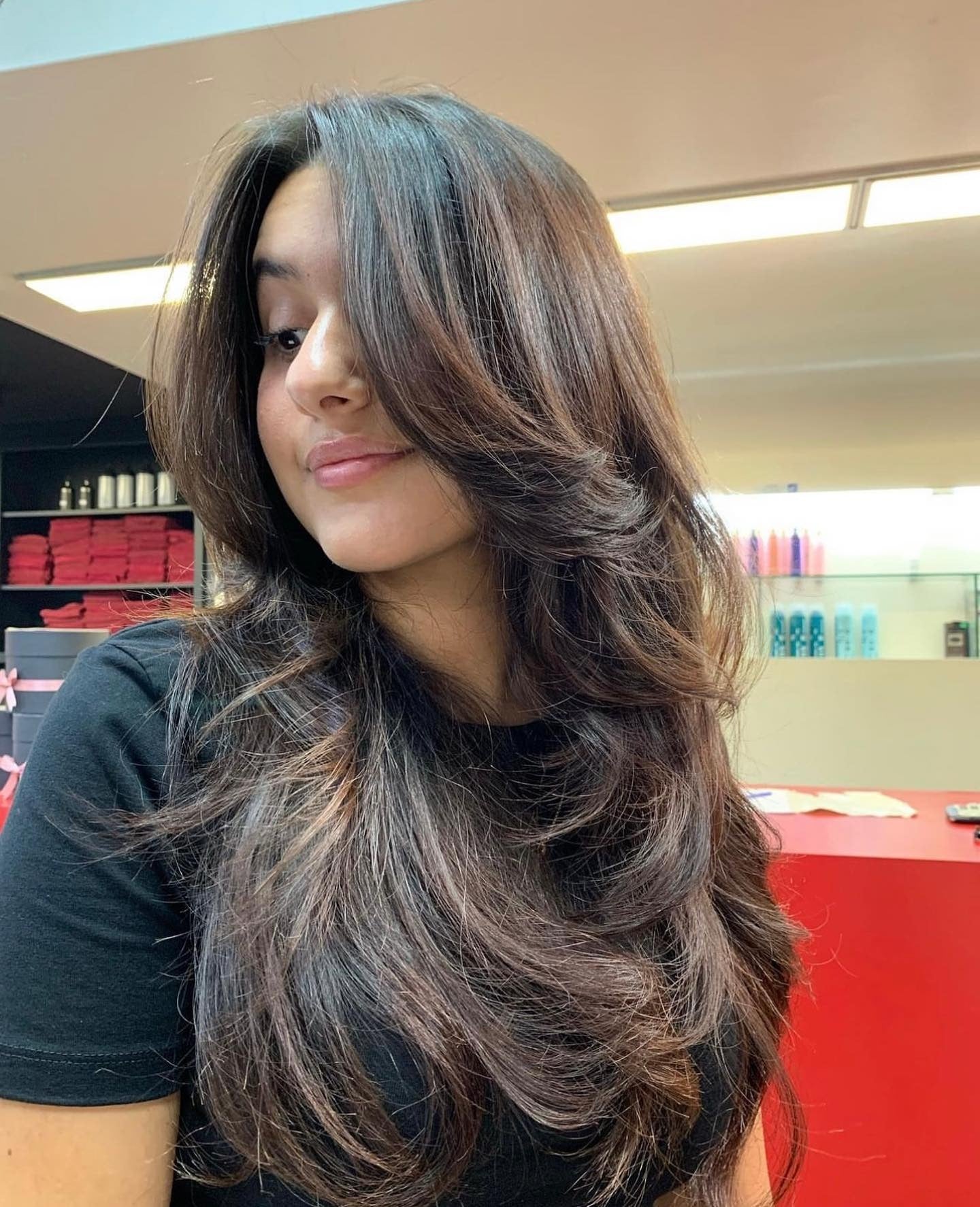 4. Deep Breenette gefiederte Schichten mit Vorhang Pony (Frisuren mit Vorhangknishigern)