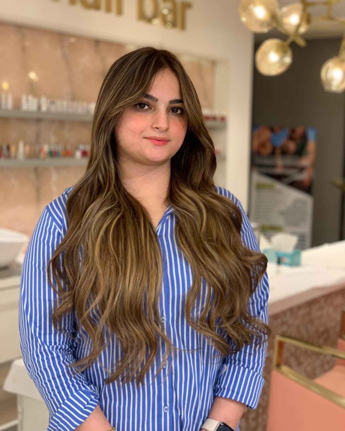 4. Verlängerte Schichten mit üppigen Karamell -Highlights (Karamellbalayage mit Highlights)