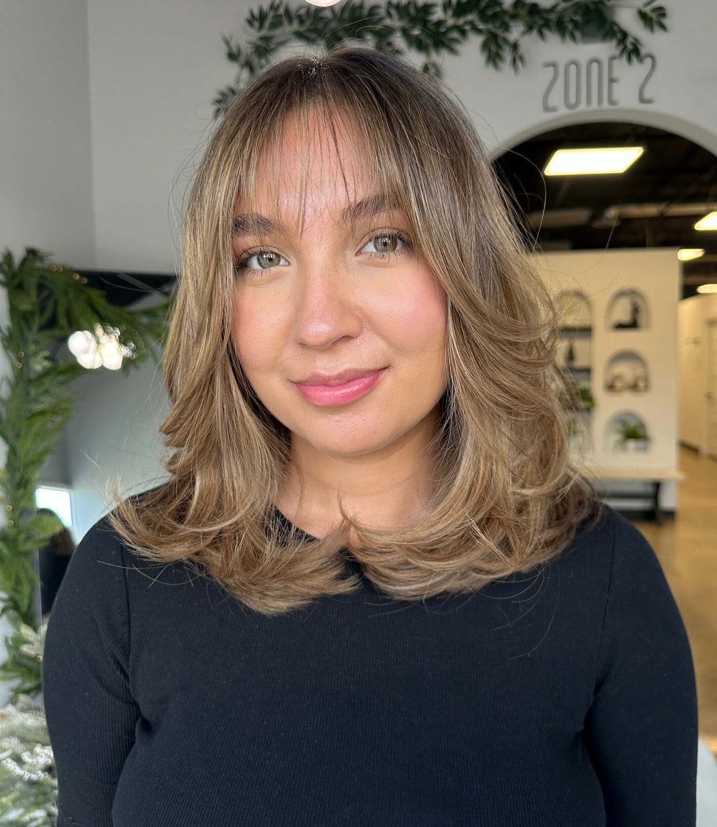 4. Layered Blowout mit wispy Vorhang Pony (kurze Schichthaarschnitte)