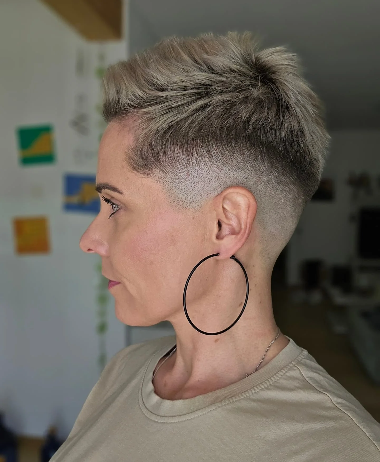 4. Layered Undercut Pixie Fade (kurze Pixie-Frisuren für Frauen)