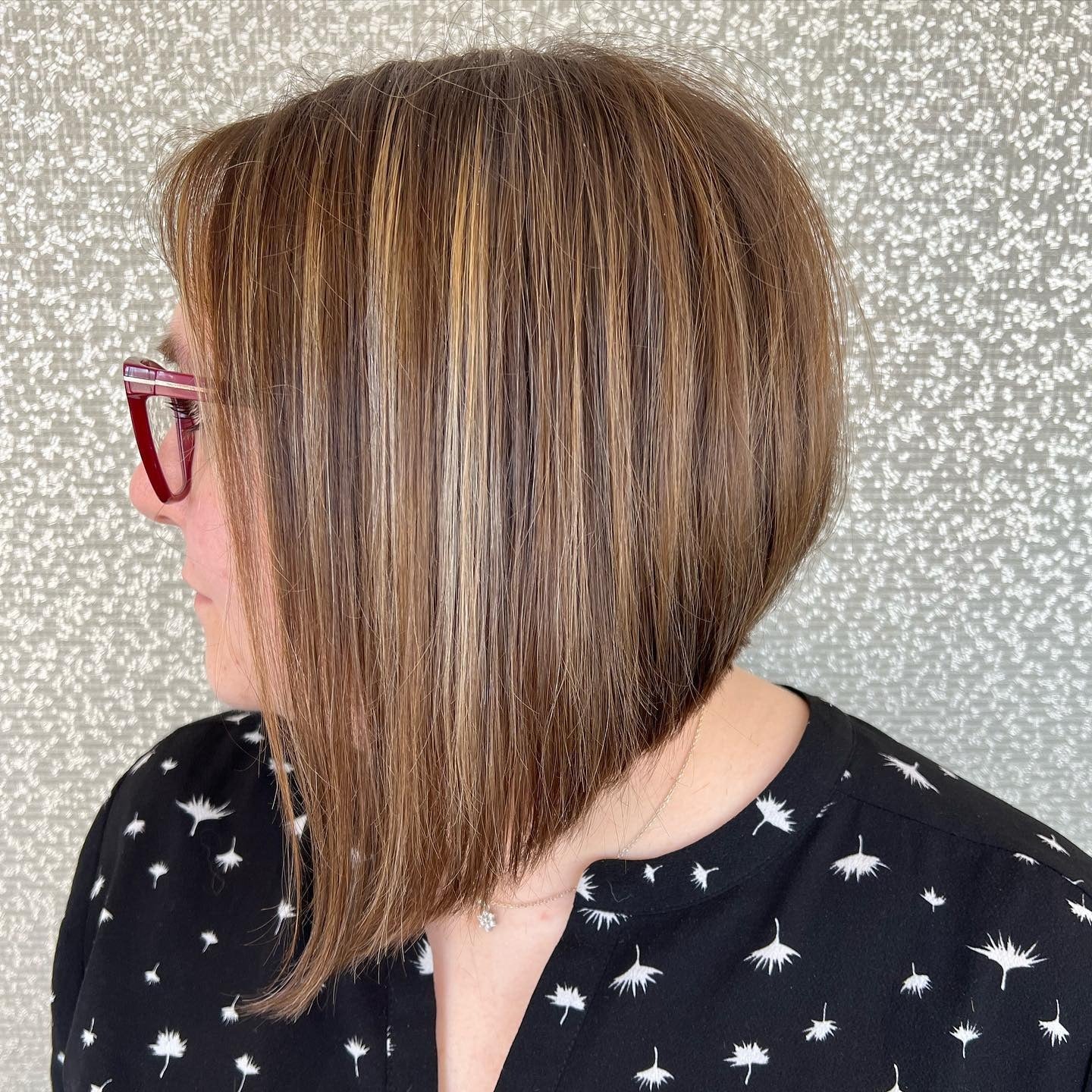 4. Langer A-Linien-Bob mit karamell- und sandblonden Bändern (A-Linien-Bob-Haarschnitt)