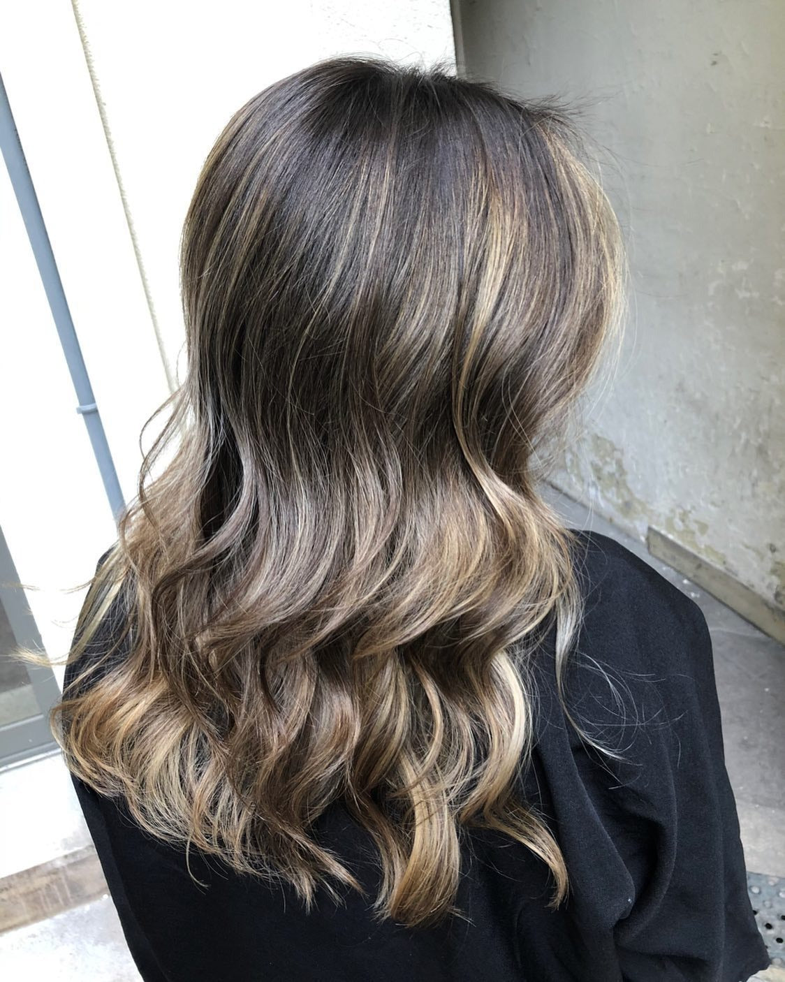 4. Pilzbraun mit Honig -Highlights (Balayage Haarfarben)