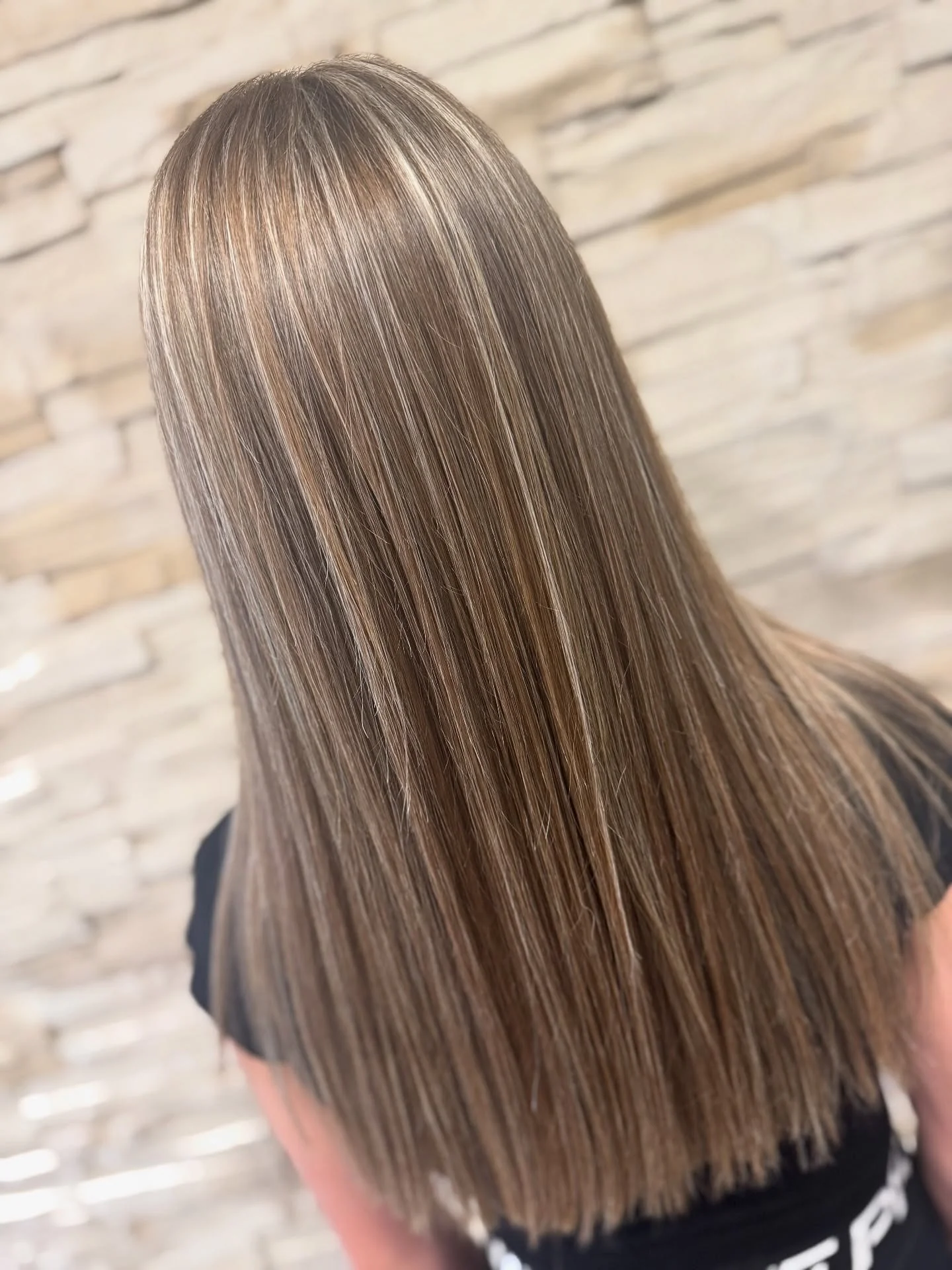 4. Natürliche aschblonde Highlight-Mischung (hebt die Haarfarbe hervor)