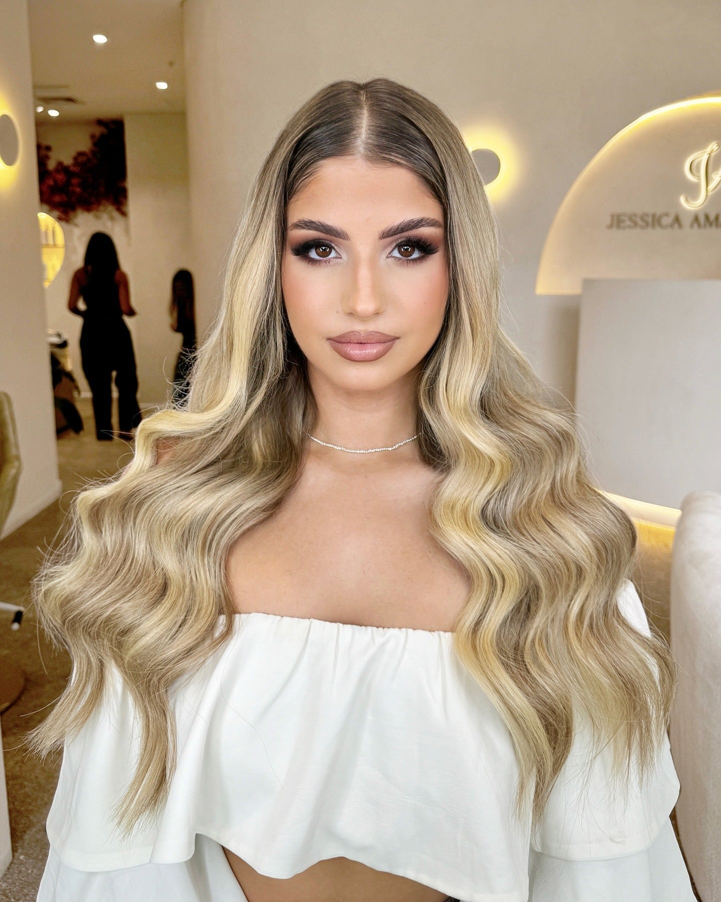 4. Platin -Asche Blonde Hollywood -Wellen (langes blondes Haar)