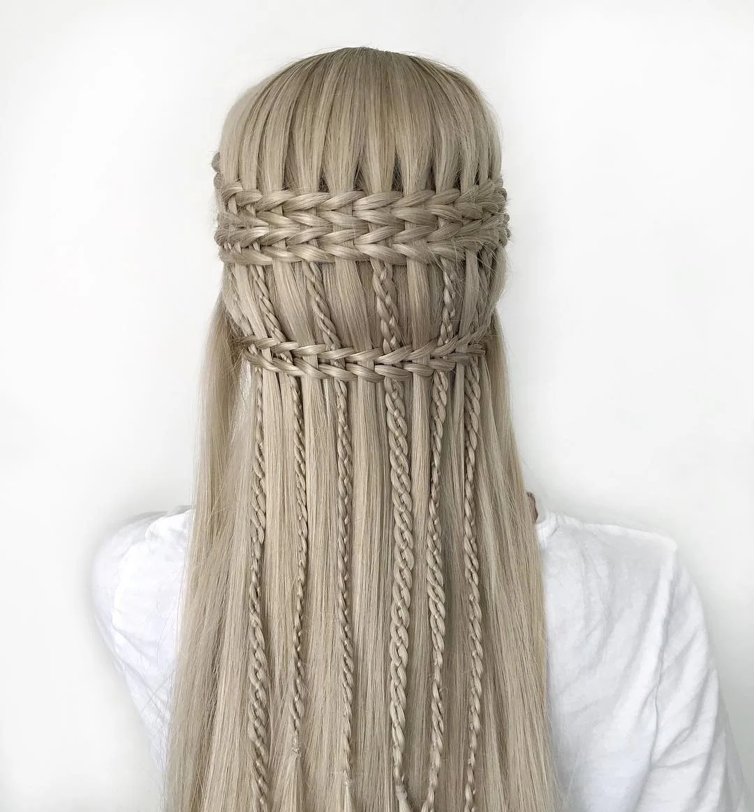 4. Platinum Ribbon Weave (Wasserfall-Zopffrisuren)