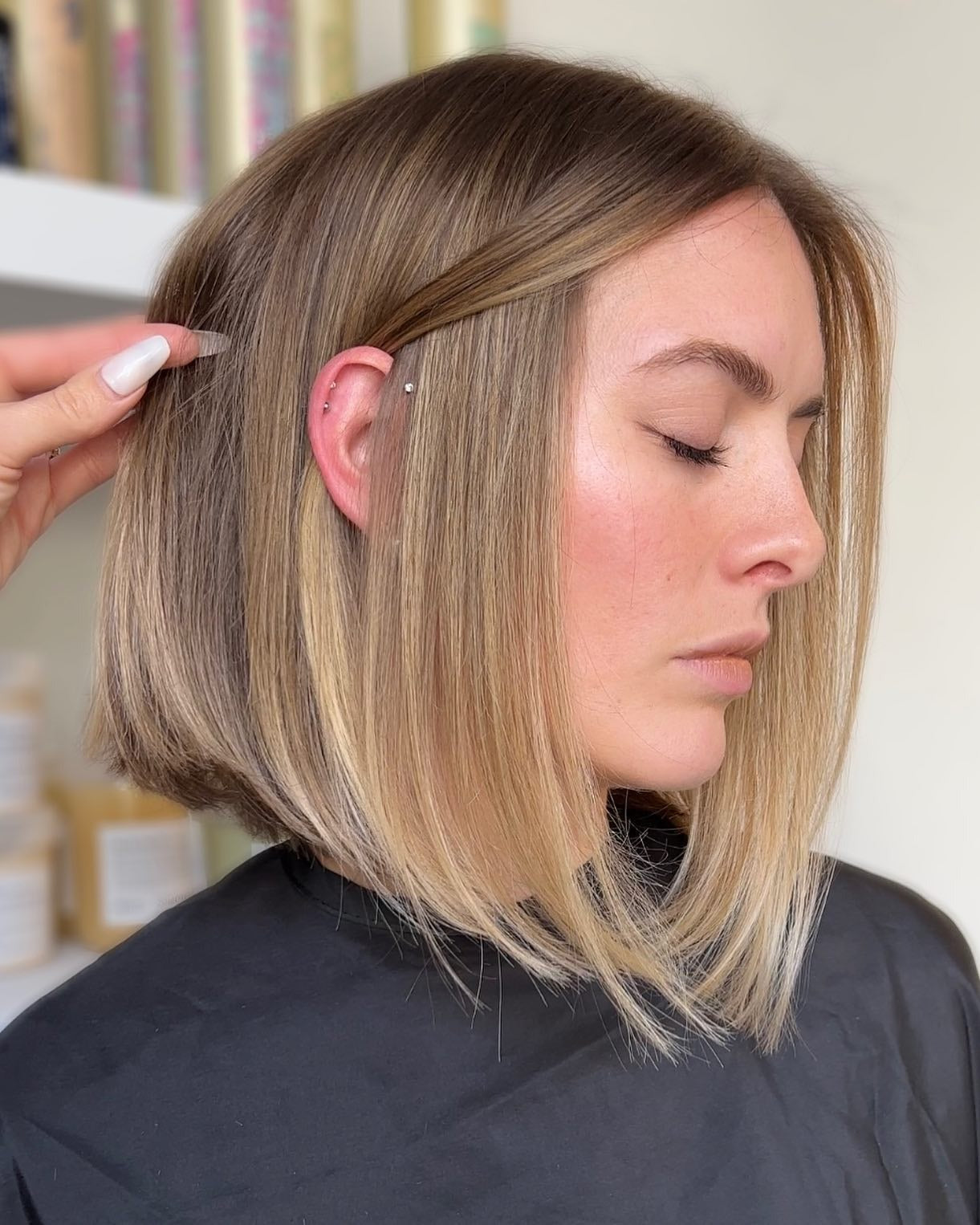 4. Polished Blunt Blonde Bob (kurze blonde Frisuren)