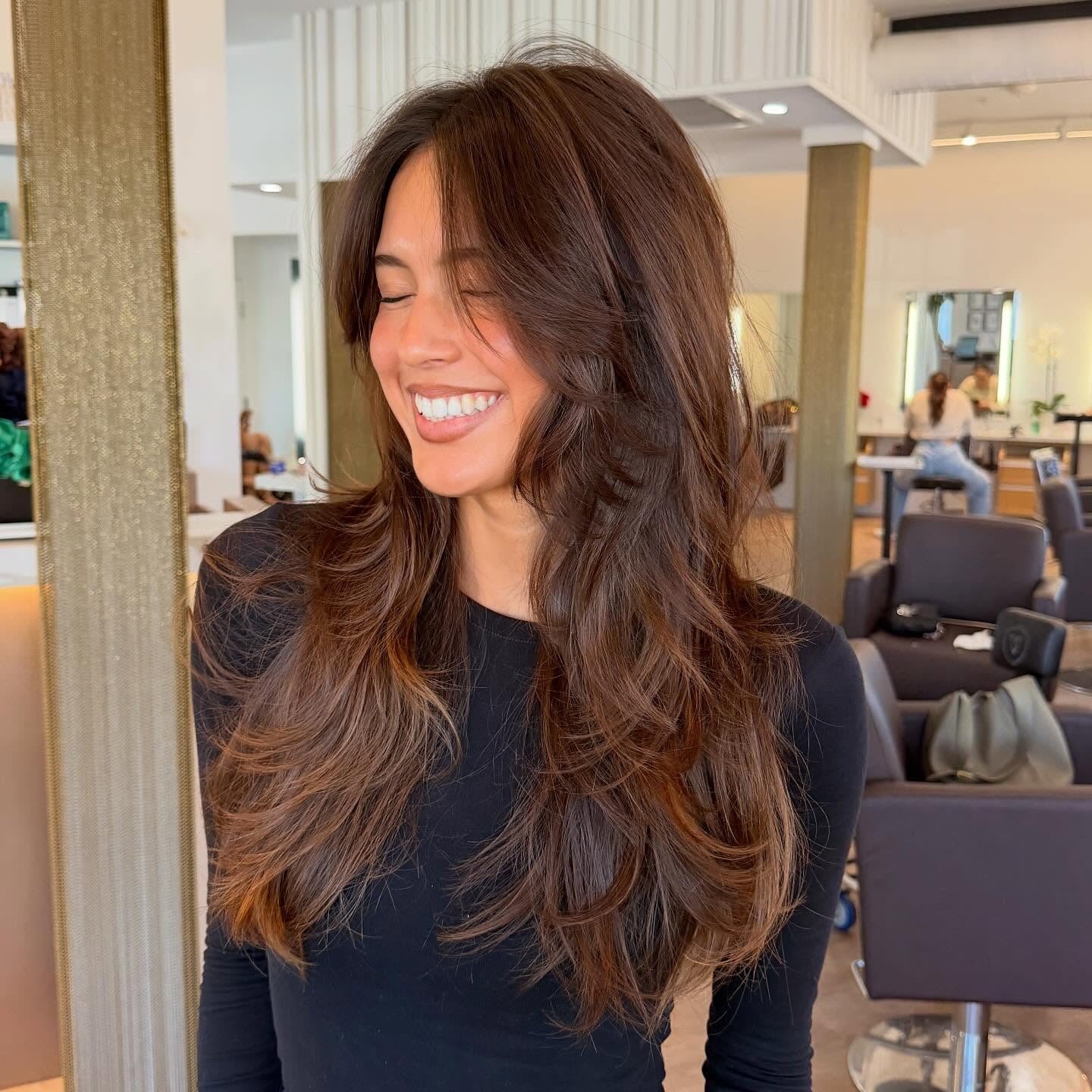 4. Reichhaltige Espressoschichten mit dezenten Karamellbändern (lange strukturierte Schichten)