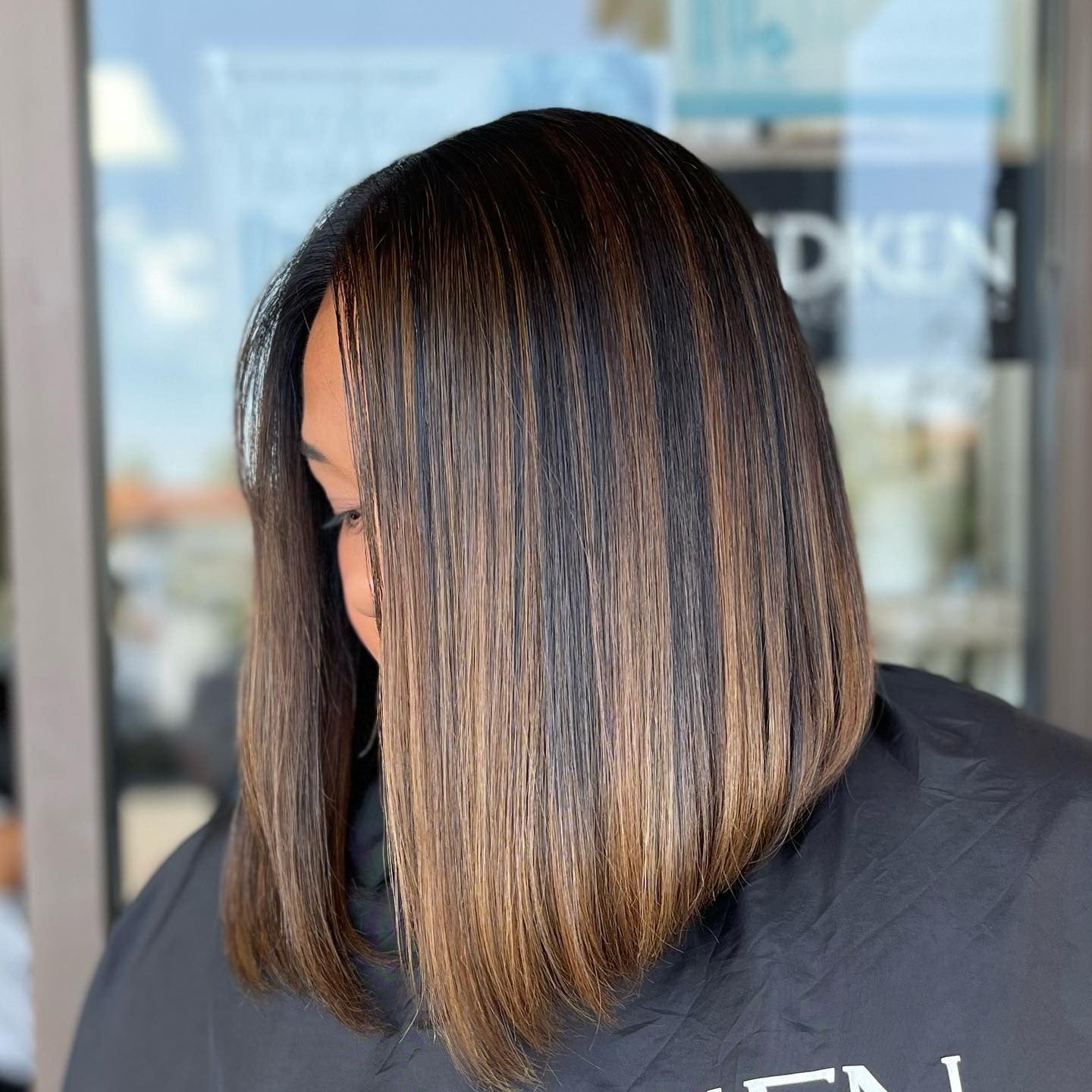 4. Schlanke brünette Balayage -Lob (Brünette Balayage Haarfarbe)