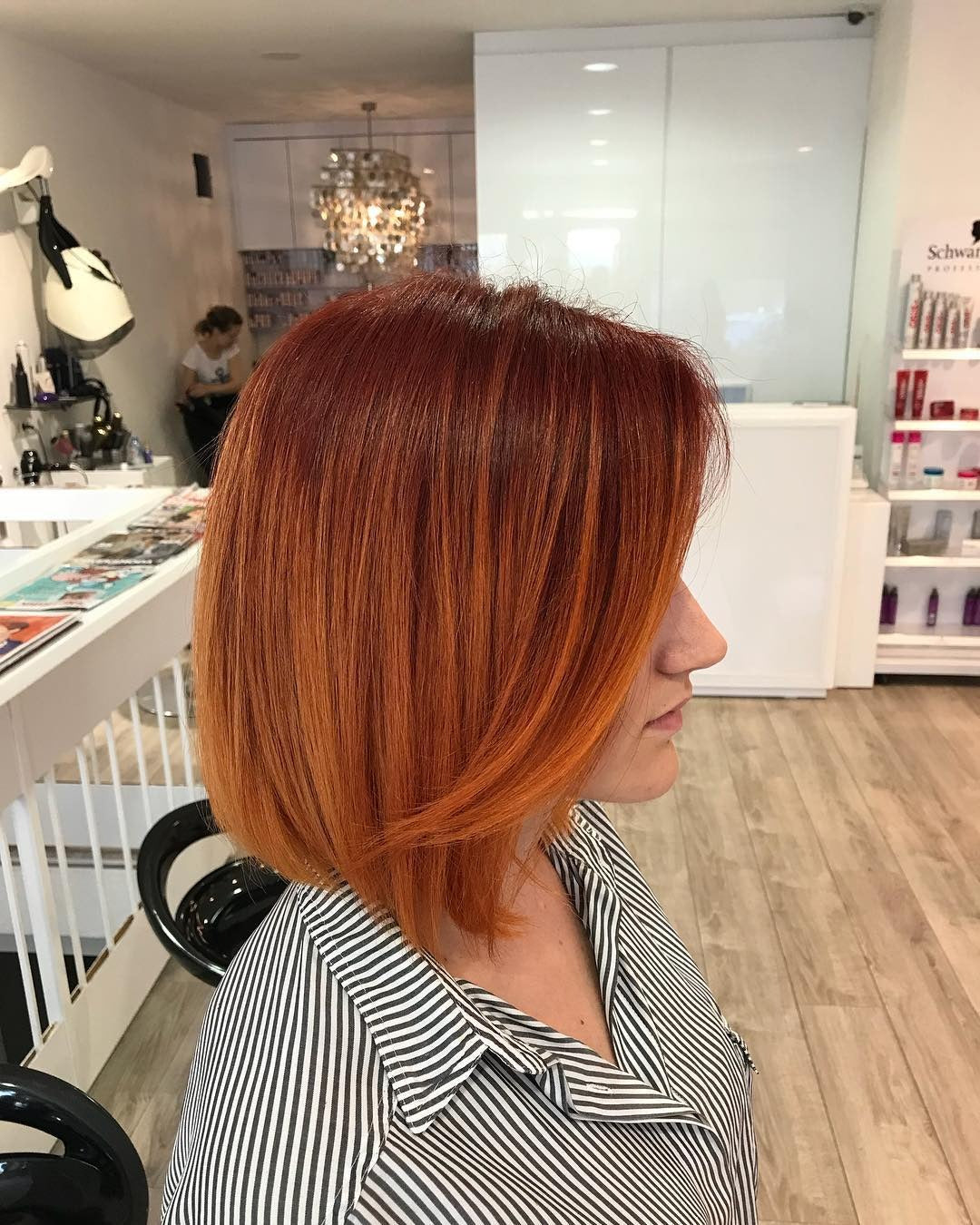 4. Schlanke rot-orangefarbene Lob (rote Haarfarbe)