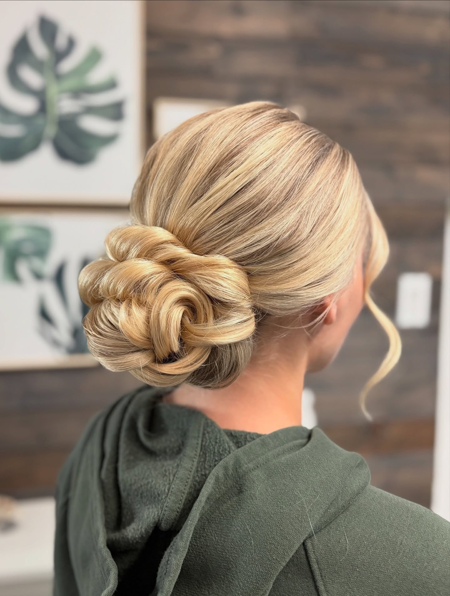 4. Glattes schwaches Wirbelbrötchen (Hochsteckfrisur)