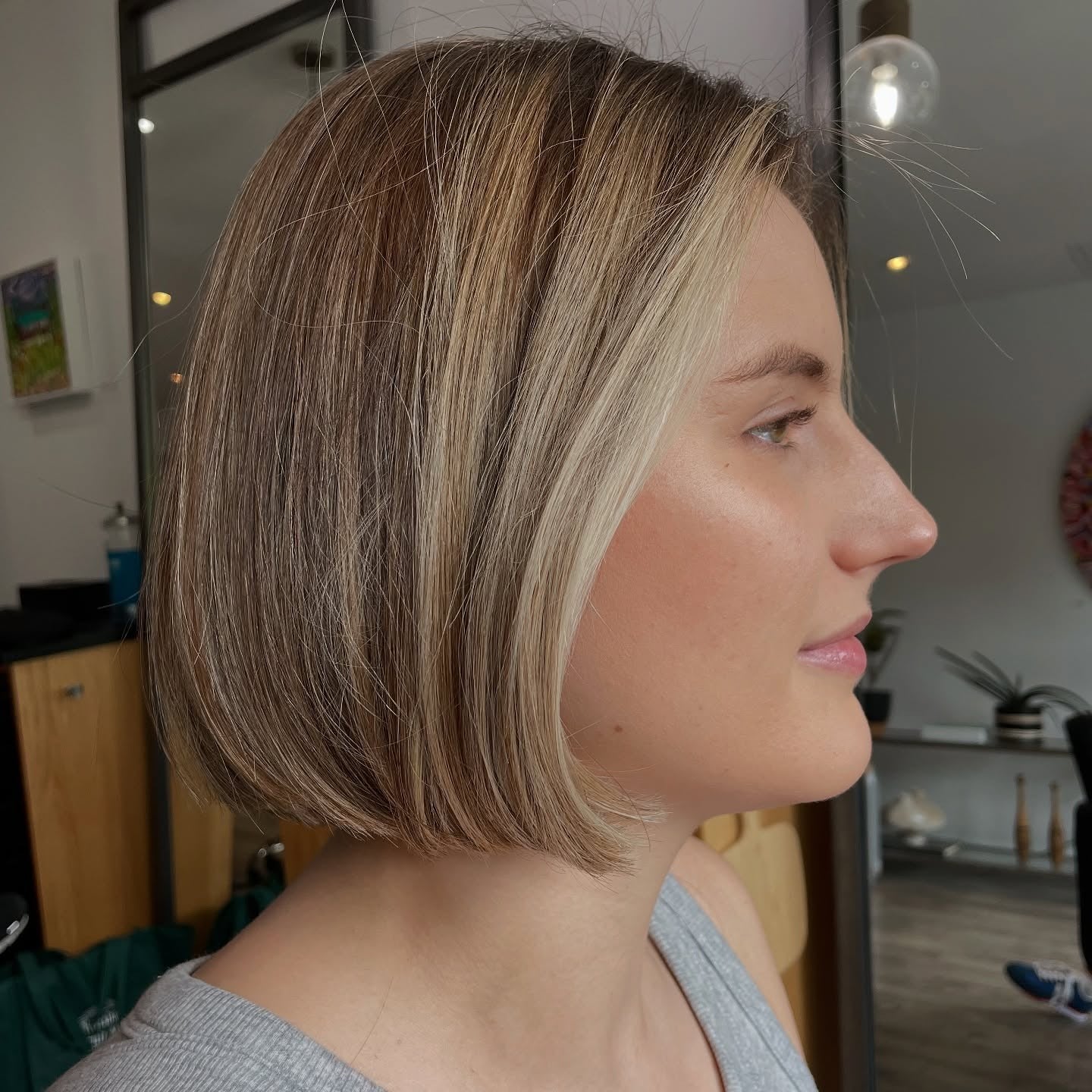 4. Weicher, stumpfer Bob mit natürlichen Highlights (Blunt Cut Bob)