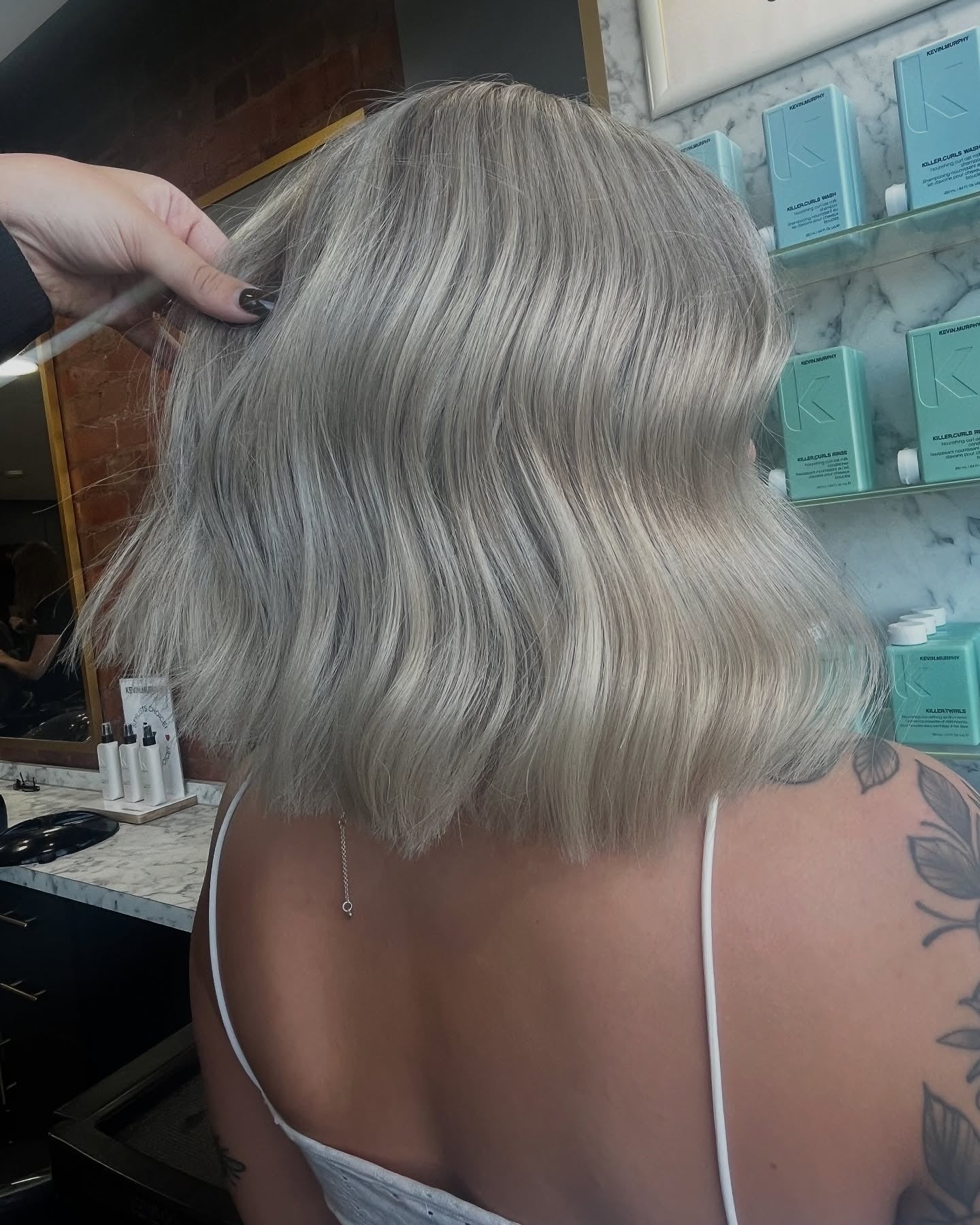 4. Textured Platinum Lob mit subtilen Wellen (Platinblondes Haar)