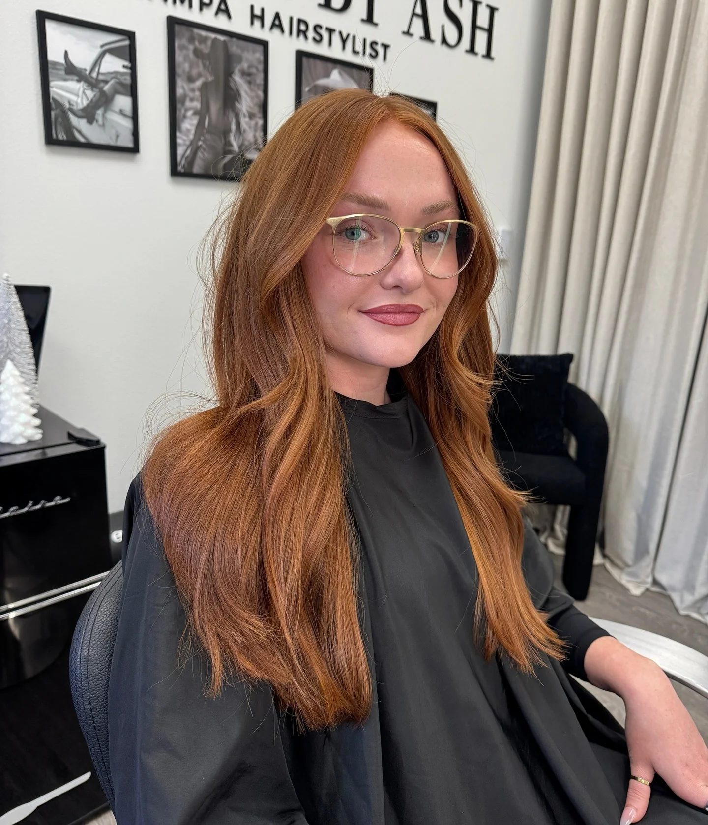 4. Warme kastanienbraune Schichten mit sanfter Ausblasbewegung (Ingwer-Haarfarbe)