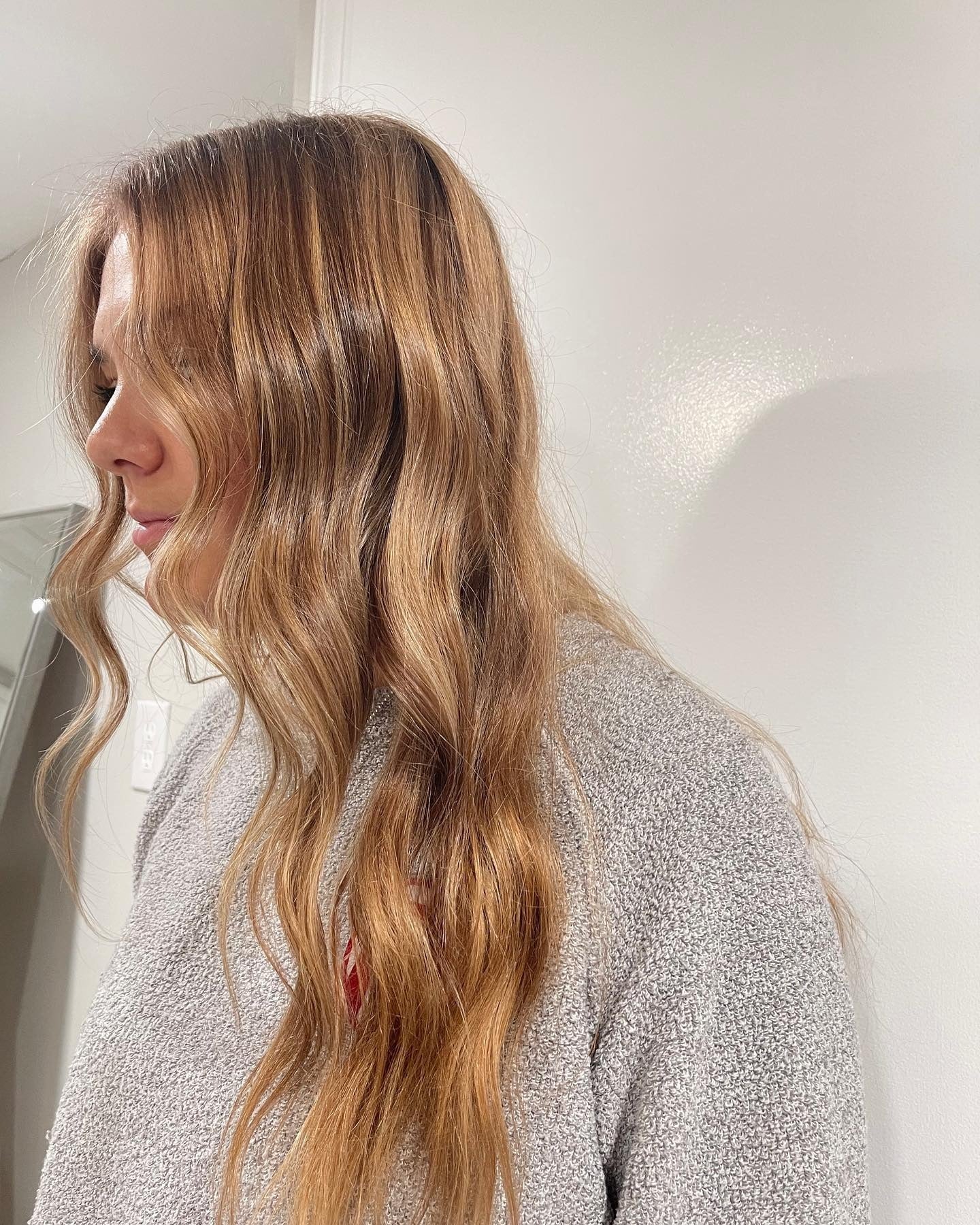 4. Warm Toffee Glow (Karamell-Honigblond)