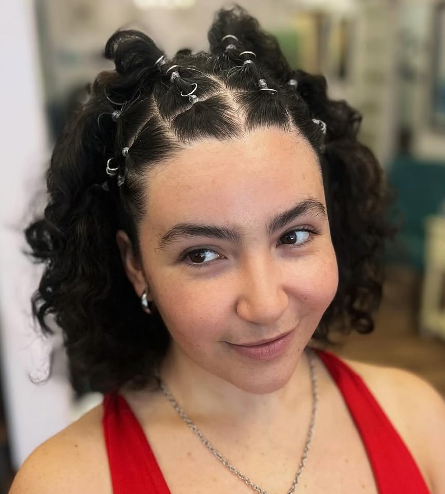 Frühe 2000er Jahre Frisur mit mittlerer Länge