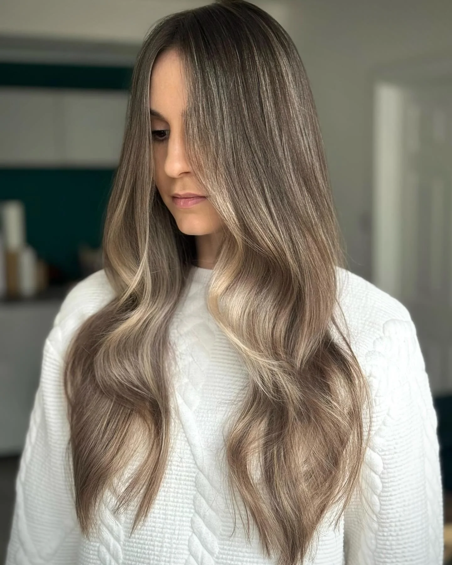 5. Aschiges Hellbraun mit kühl getönten Highlights (Hellbraunes Haar mit Highlights)