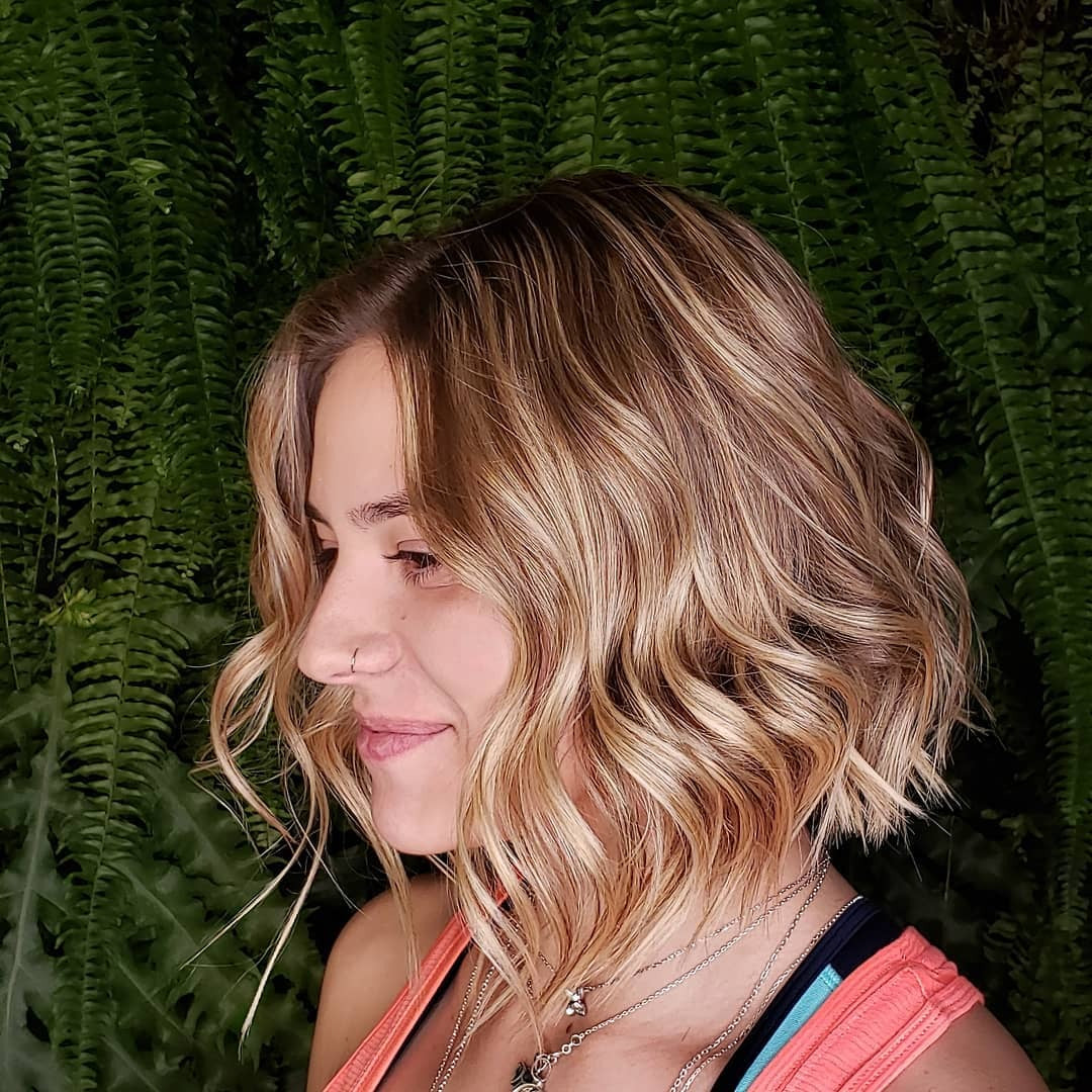 5. Blonde Beach Wave Bob (kurze Bob -Haare)