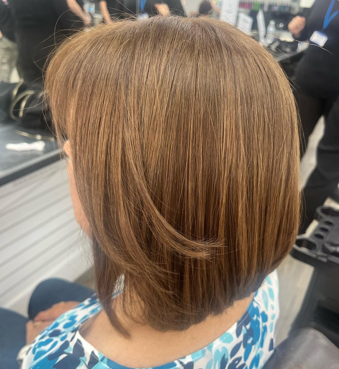 5. Klassiker Karamell Bob mit Gesichtsschichten (geschichtete Bob-Frisuren)