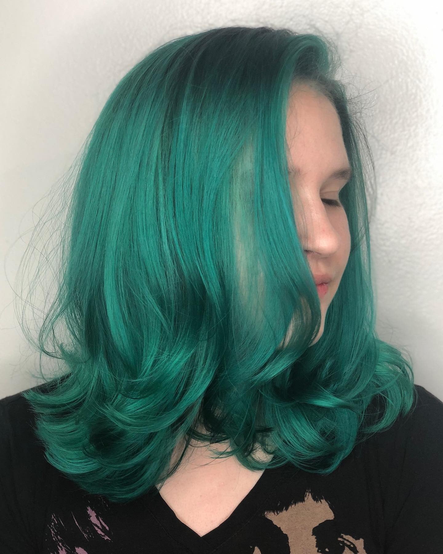 5. Klassiker blaugrün schultergeschnitten (blaugrüne Haarfarbe)