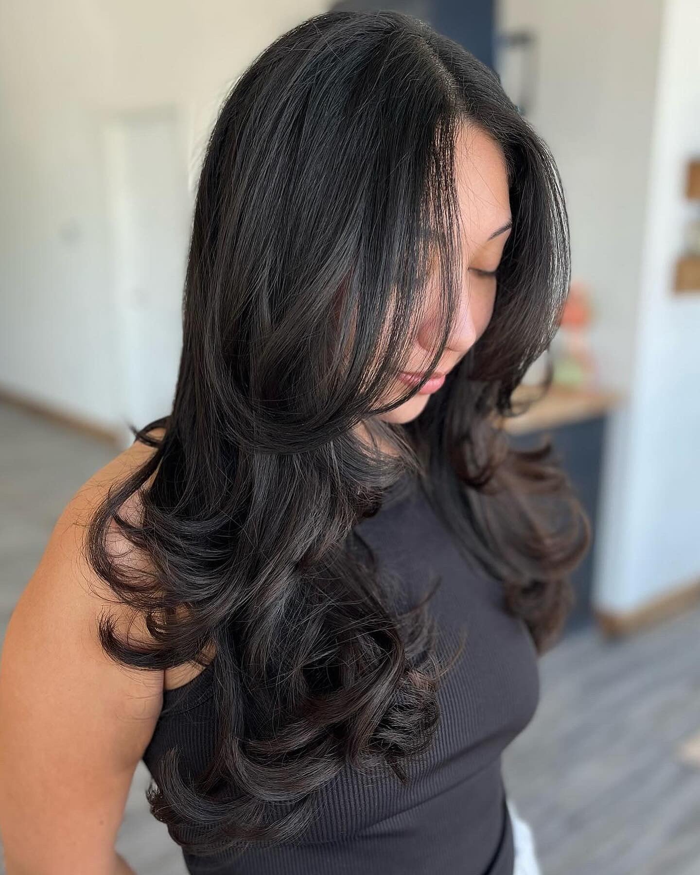 5. tief schwarz mit sanft gekrümmten Schichten (Gesichtshaarschnitte)