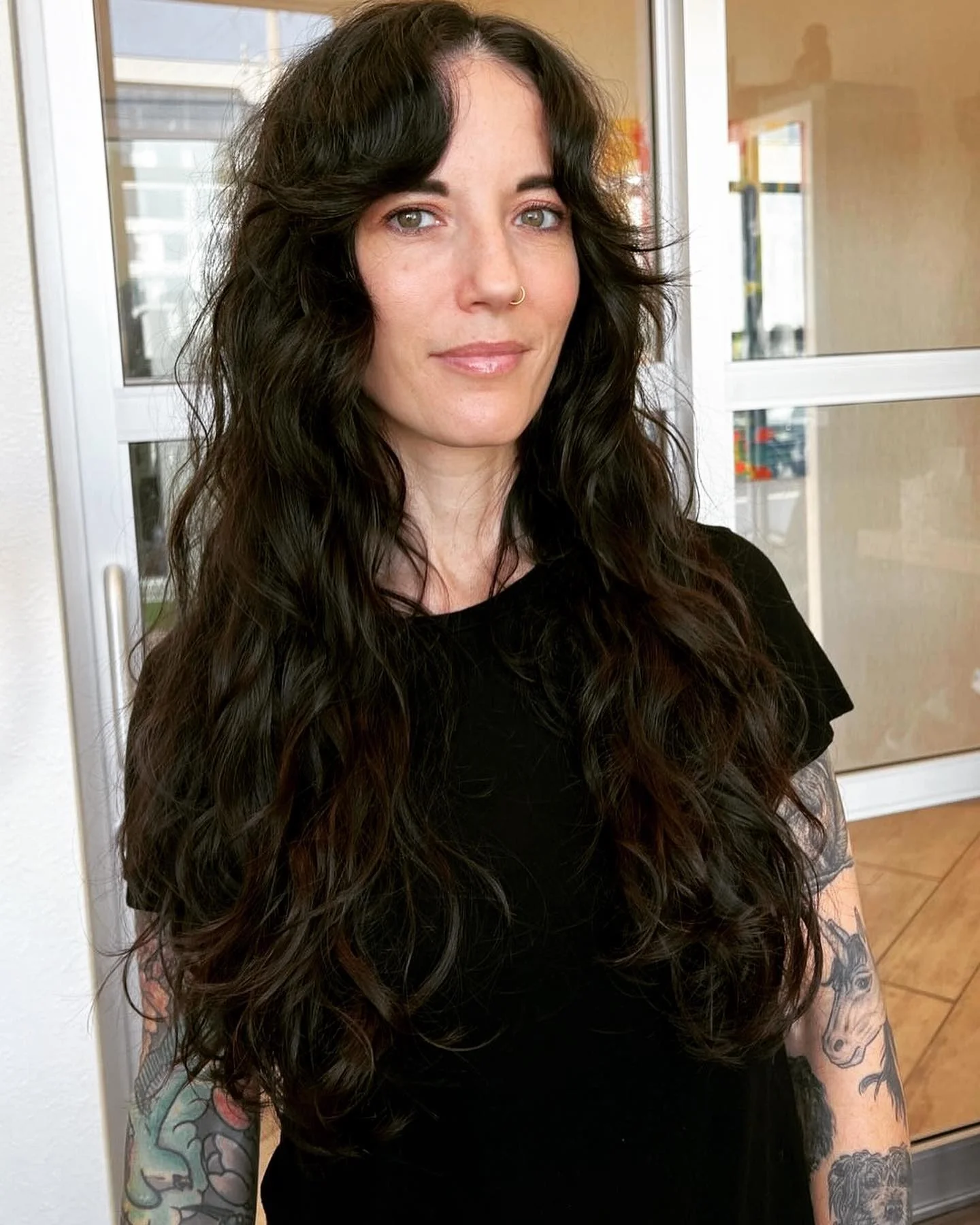 5. Tiefer Espresso-Shag mit gebogenen Vorhangfransen (langes, struppiges Haar)