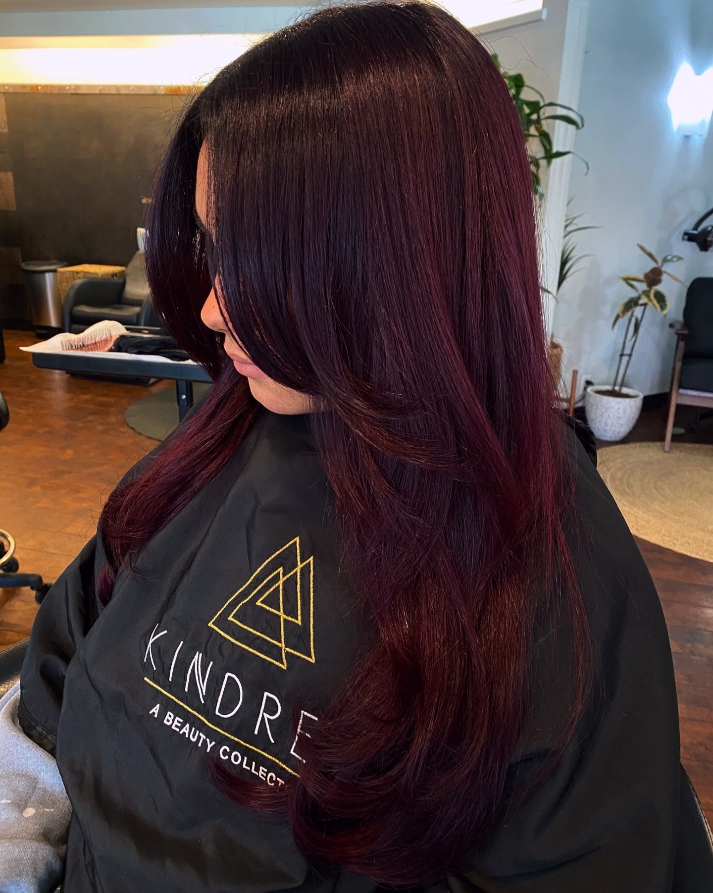 5. Deep Wine Bob mit gelebten Schichten (Weinhaarfarbe)