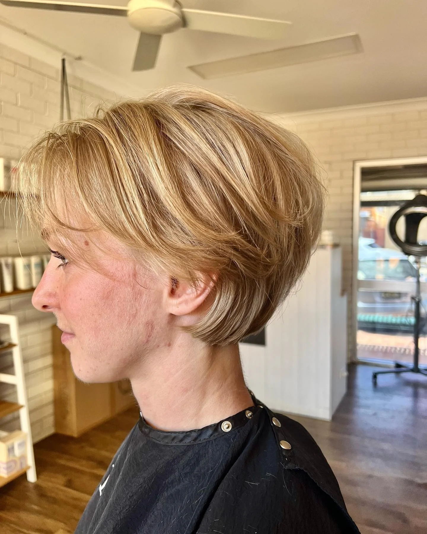 5. Goldblonder geschichteter Pixie-Bob (Pixie-Bob-Haarschnitt)