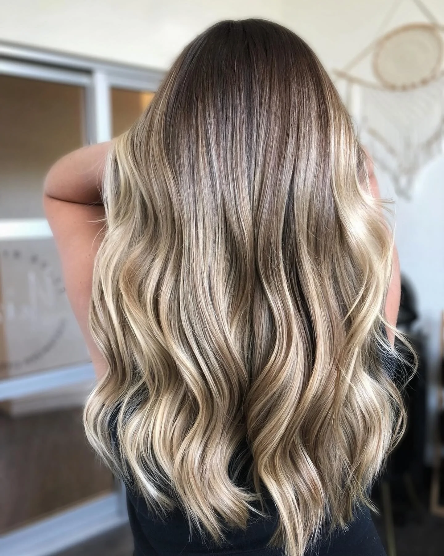 5. Goldenes Perlblond mit gedämpften Lowlights (Blondes Haar mit Lowlights)