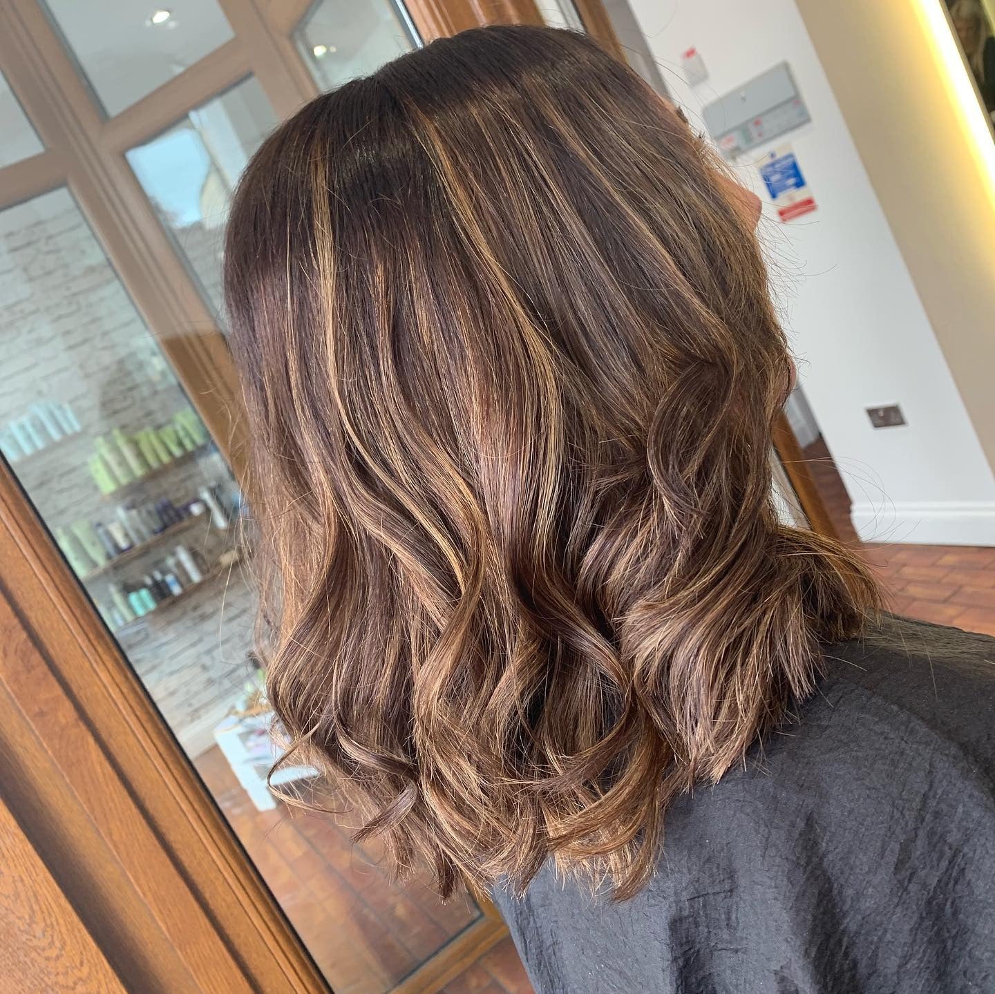 5. Medium braun mit Honig -Highlights (blonde braune Haarfarbe)