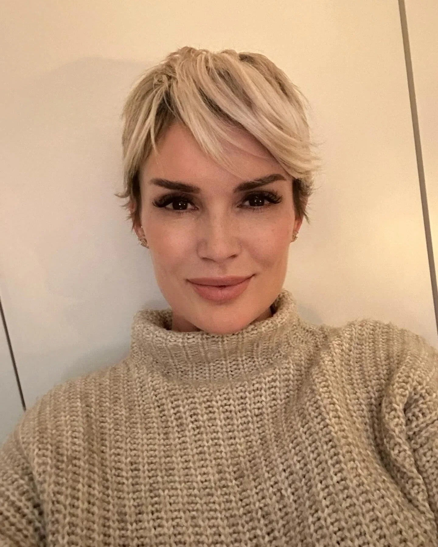 5. Platinpixie mit Seitenrand (Pixie -Haarschnitte mit Pony)