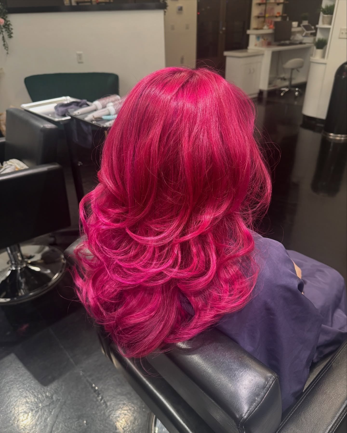 5. Präzisionsschnitt mit echter Magenta-Sättigung (Magenta-Haarfarbe)