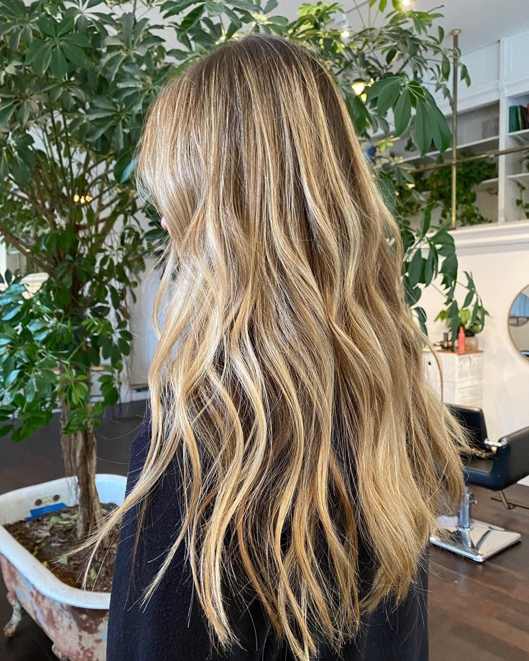 5. weiche Strandwellen in natürlichen goldenen Highlights (golden blonde Haarfarbe)