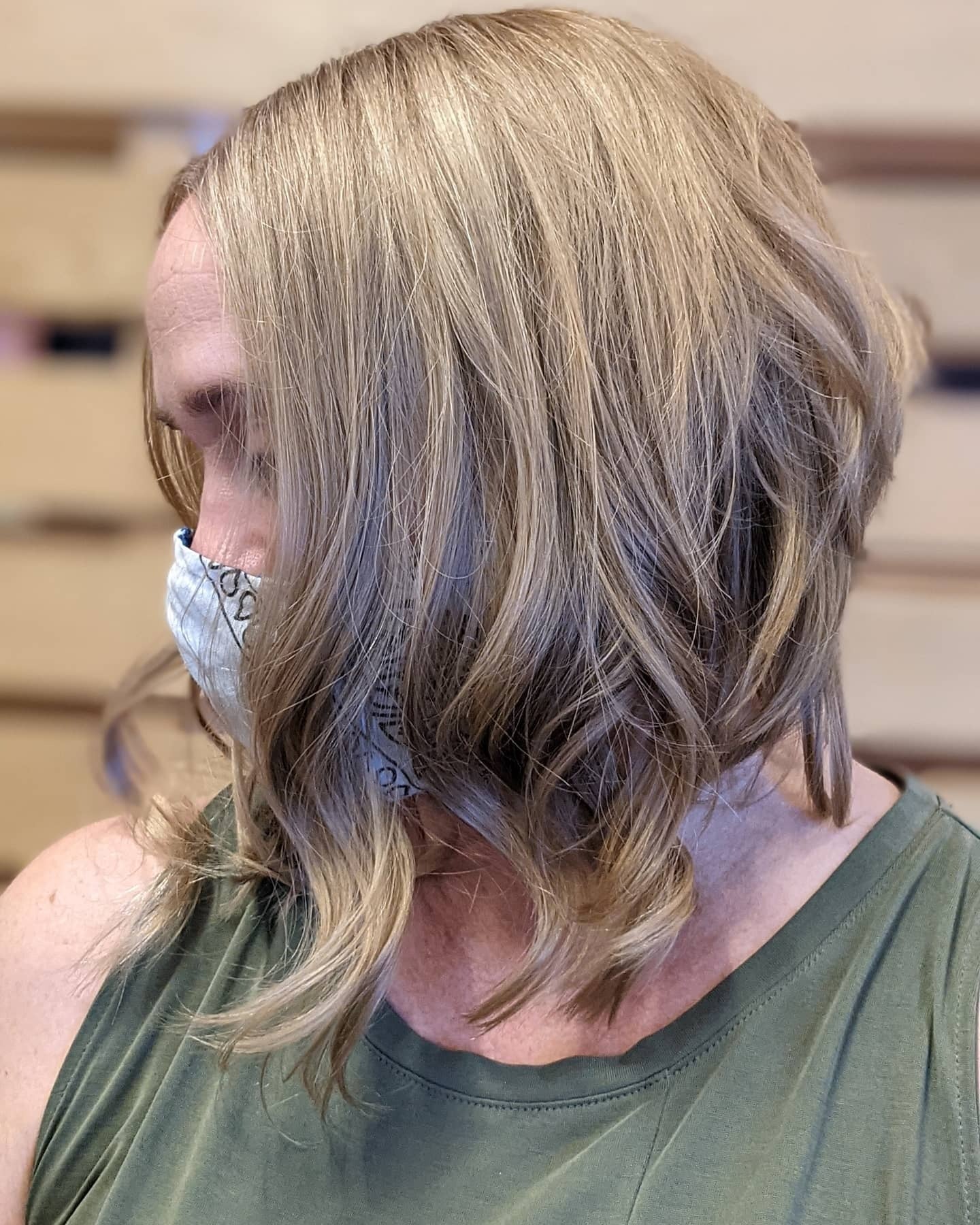 5. Sanft geschichteter A-Linien-Bob mit Beige-Blond-Mischung (A-Linien-Bob-Haarschnitt)