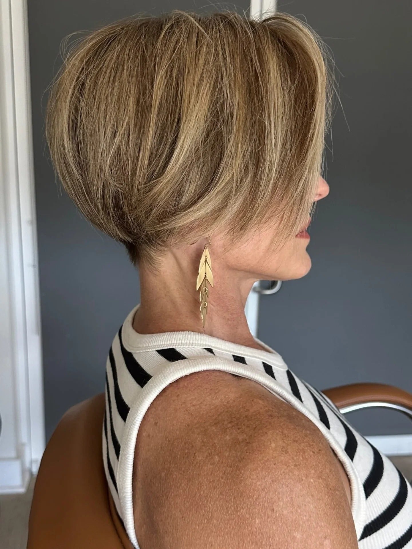 5. gestapelter Honigblond Bob mit Präzision Nacken (kurze, abgehackte Haare)