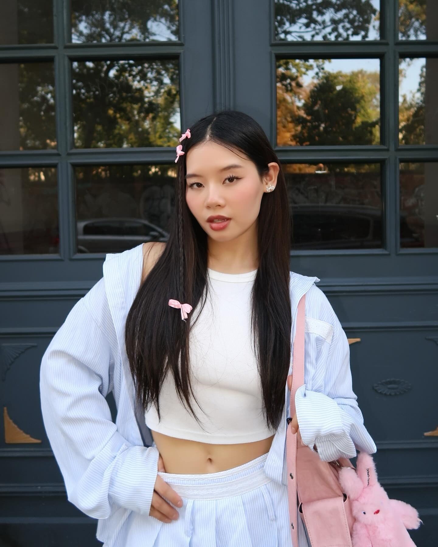 5. Straßige Haare mit pastellrosa Bogenklammern (Sommerfrisuren)