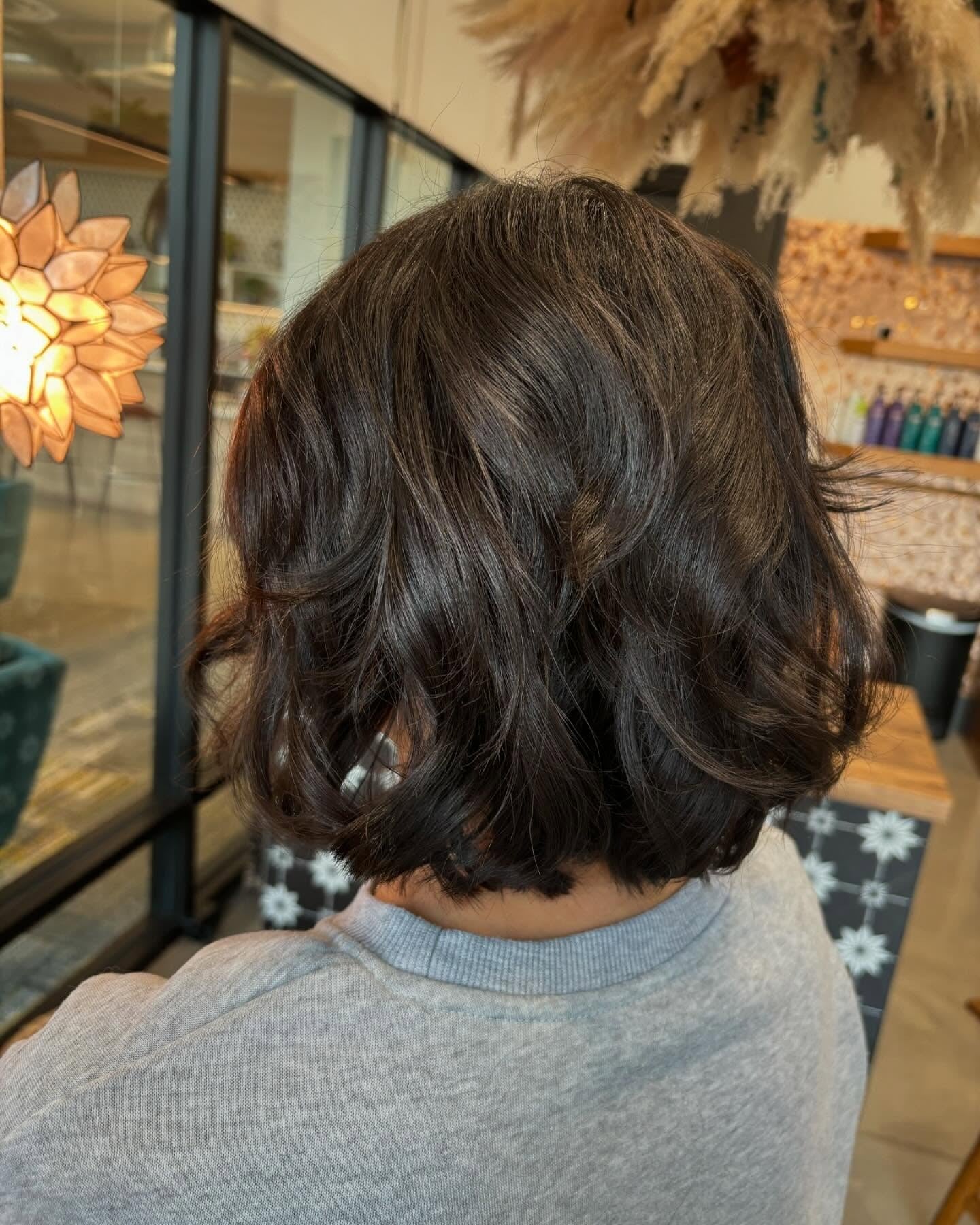 5. strukturierter Bob in reichhaltiger Schokoladenbraun (kurze Haarschnitte)